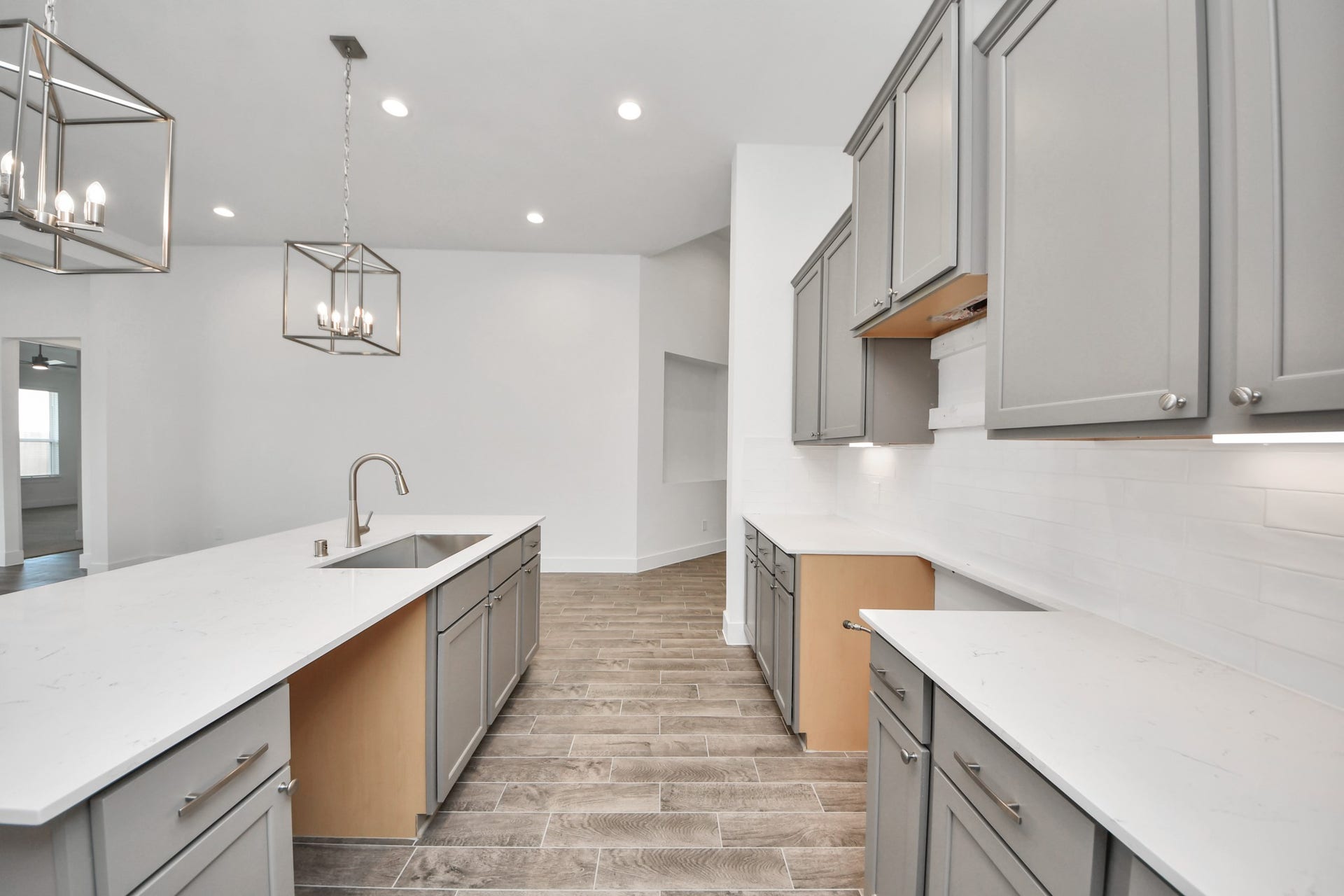 3201 Skerne Spring Drive, Spring, TX 77373 This generously spacious kitchen is a dream realized! Sample photo of completed home with similar floor plan. Actual colors and selections may vary.