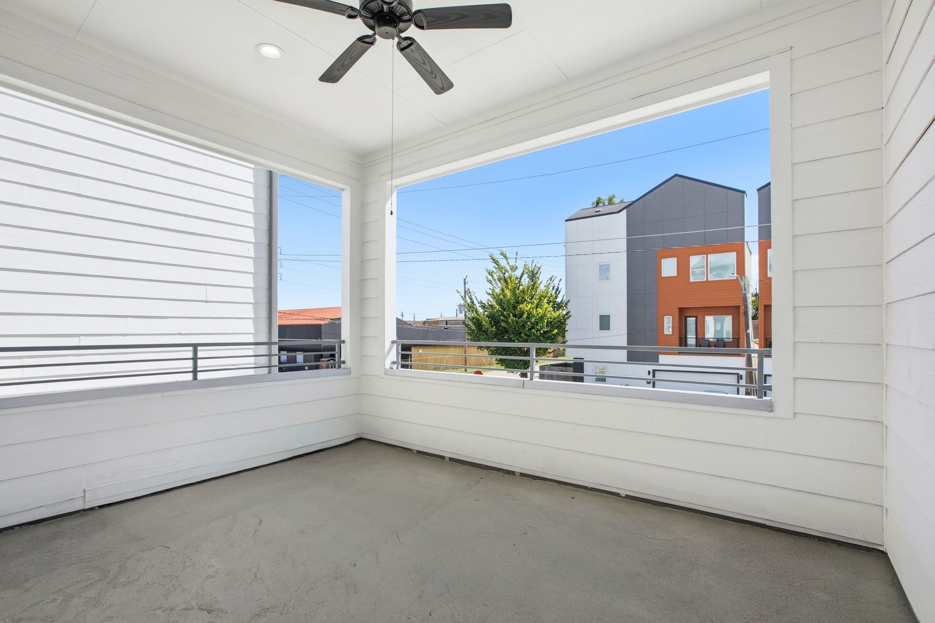 1811 Mills Street, Houston, TX 77026 Balcony
