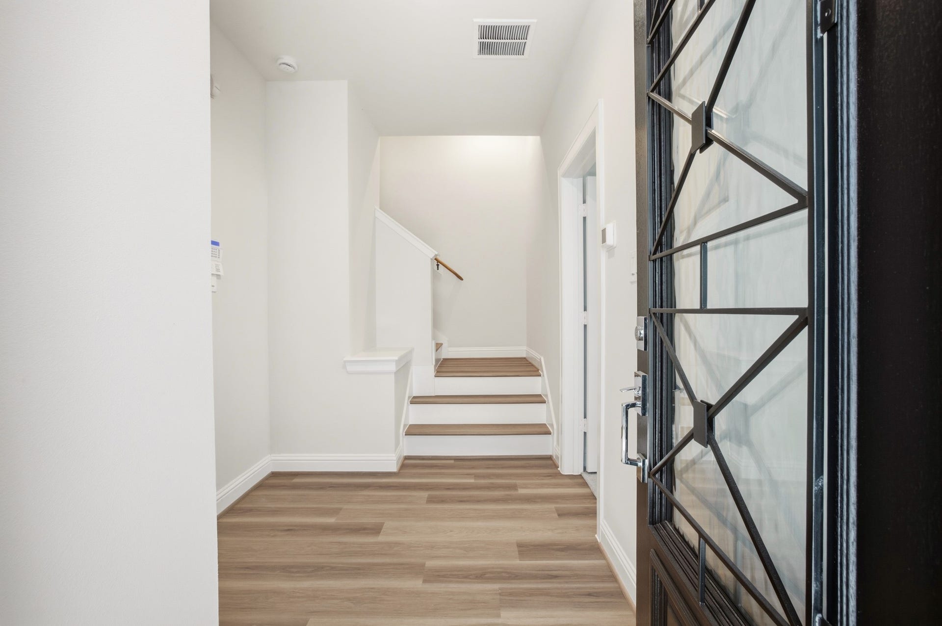 1811 Mills Street, Houston, TX 77026 Entrance