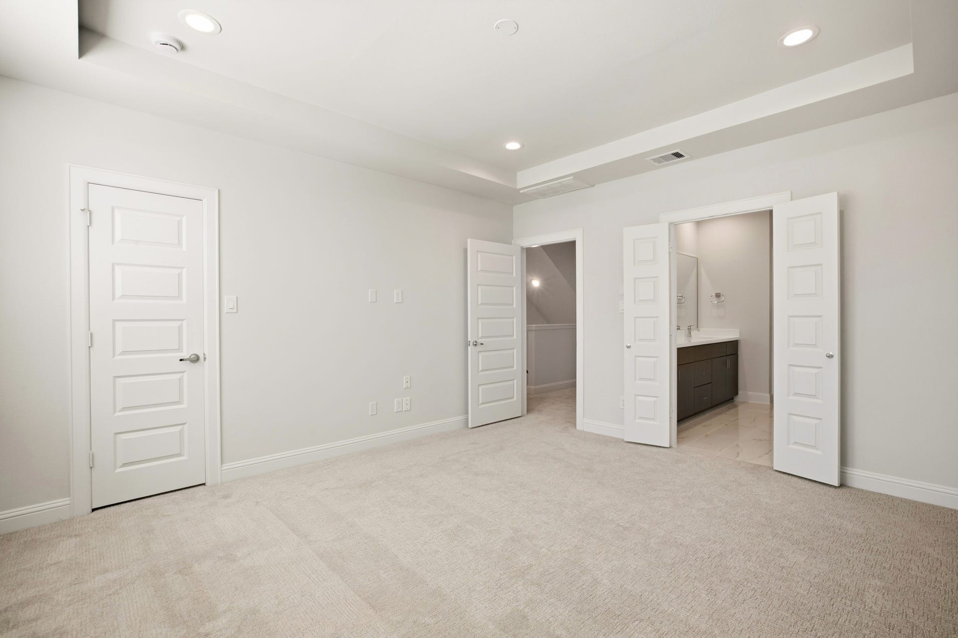 1811 Mills Street, Houston, TX 77026 Primary Bedroom