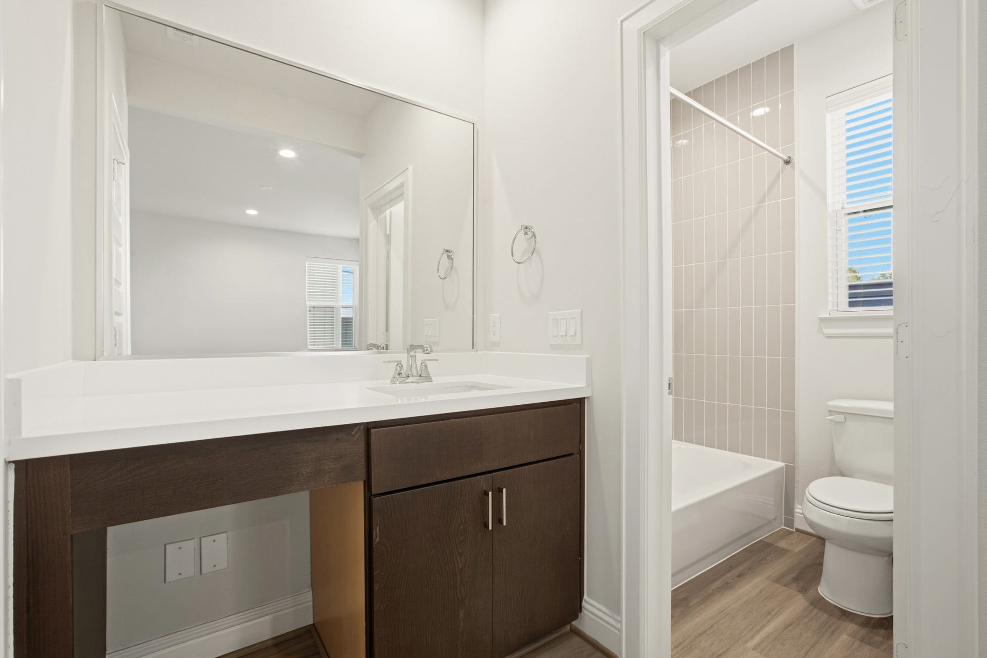 1811 Mills Street, Houston, TX 77026 1st Floor Bathroom
