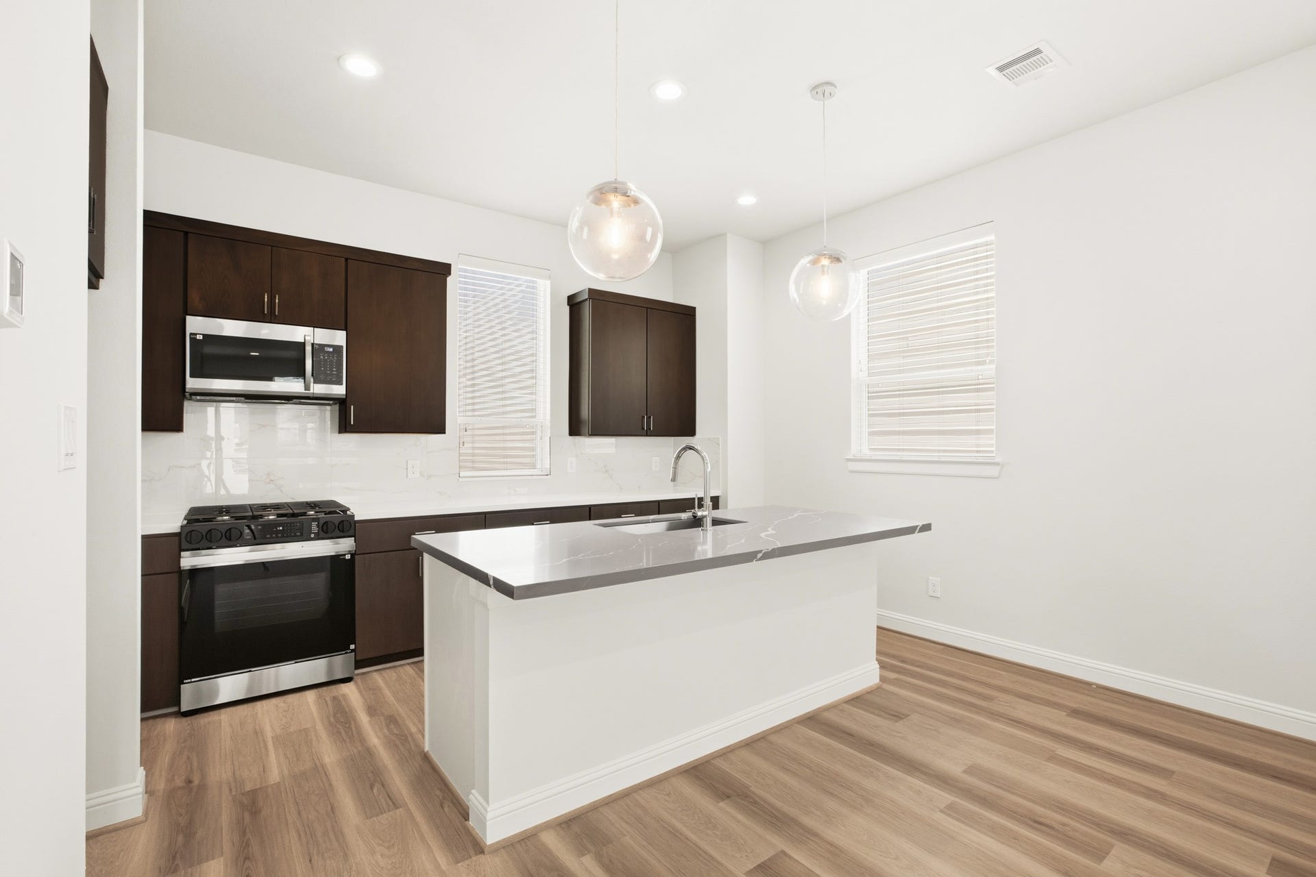1811 Mills Street, Houston, TX 77026 Kitchen
