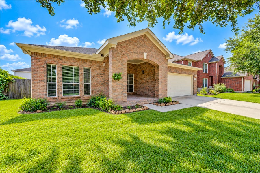 Property photo for 12619 Vineyard Trail Lane, Sugar Land, TX