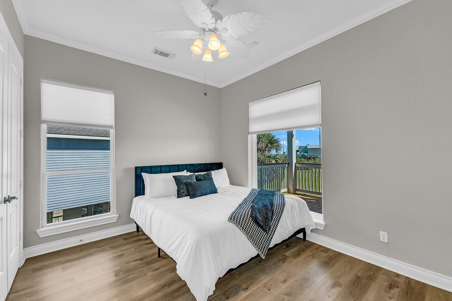 25043 Sausalito Drive, Galveston, TX 77554 25043 Sausalito Drive, Galveston, TX 77554