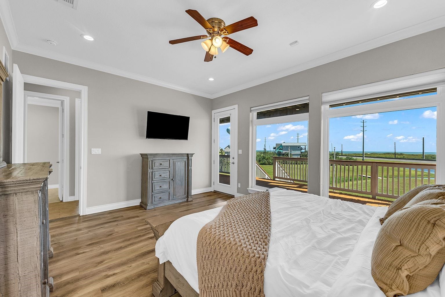 25043 Sausalito Drive, Galveston, TX 77554 25043 Sausalito Drive, Galveston, TX 77554
