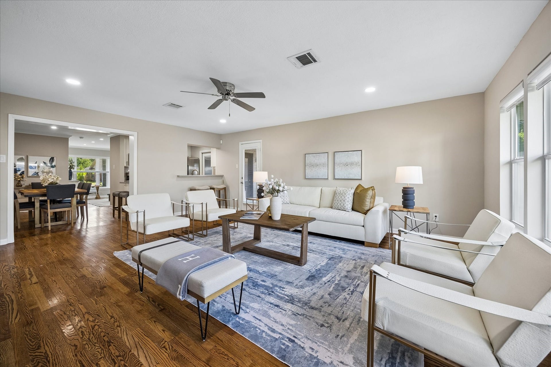 2214 Bron Holly Drive, Houston, TX 77018 A welcoming retreat with plenty of room to relax, entertain, and enjoy everyday living.