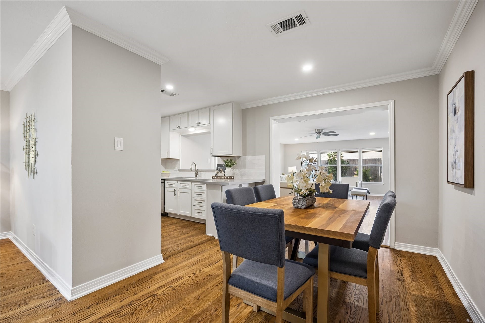 2214 Bron Holly Drive, Houston, TX 77018 An inviting dining space connects seamlessly to the kitchen and main living areas.