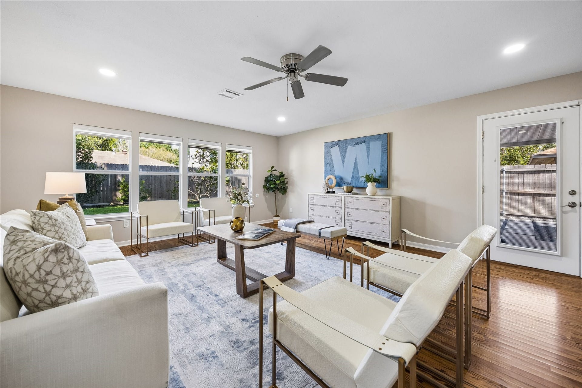 2214 Bron Holly Drive, Houston, TX 77018 Beautiful natural light and tranquil backyard views elevate this versatile gathering space.
