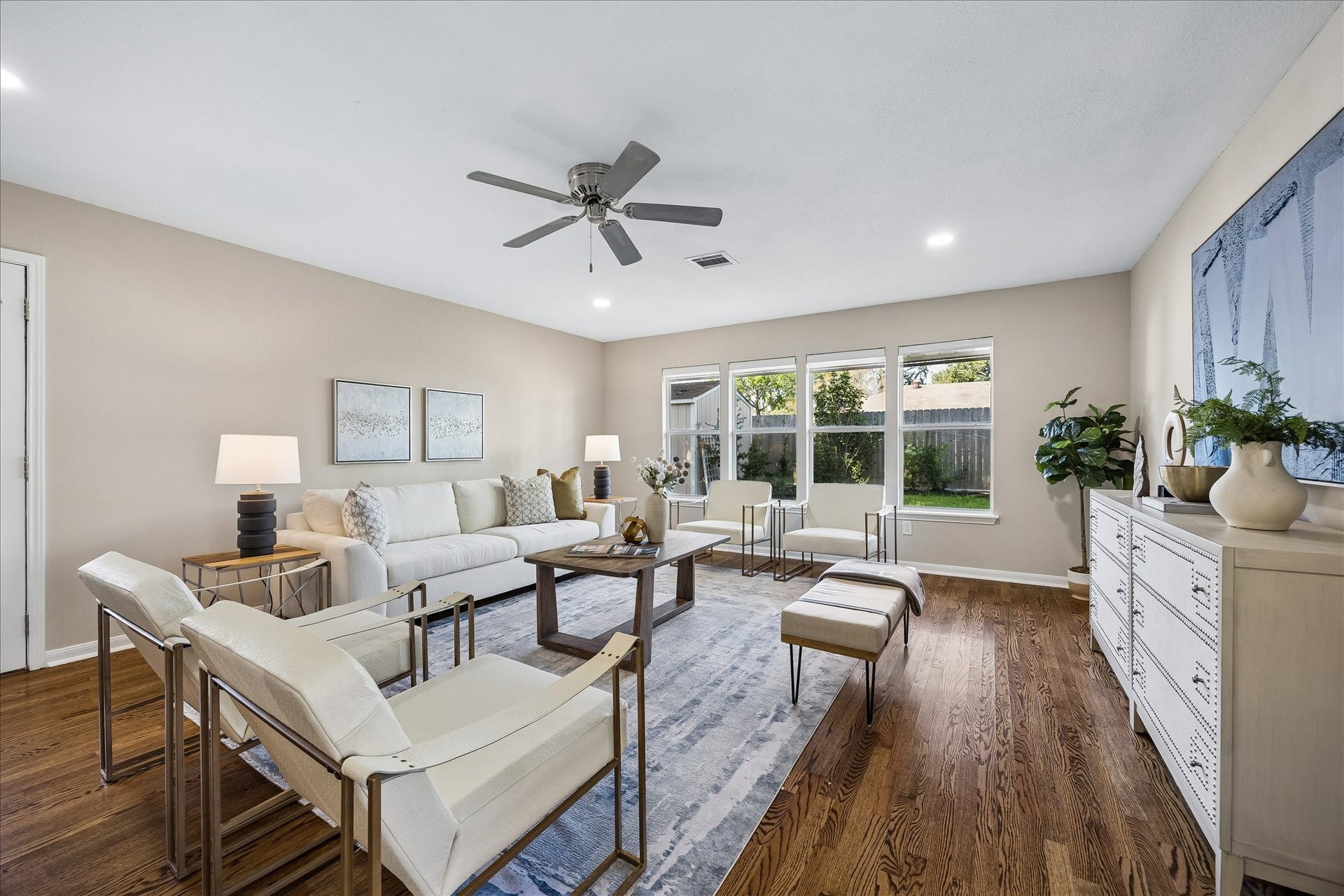 2214 Bron Holly Drive, Houston, TX 77018 An expansive family room framed by oversized double-pane windows overlooking the backyard.