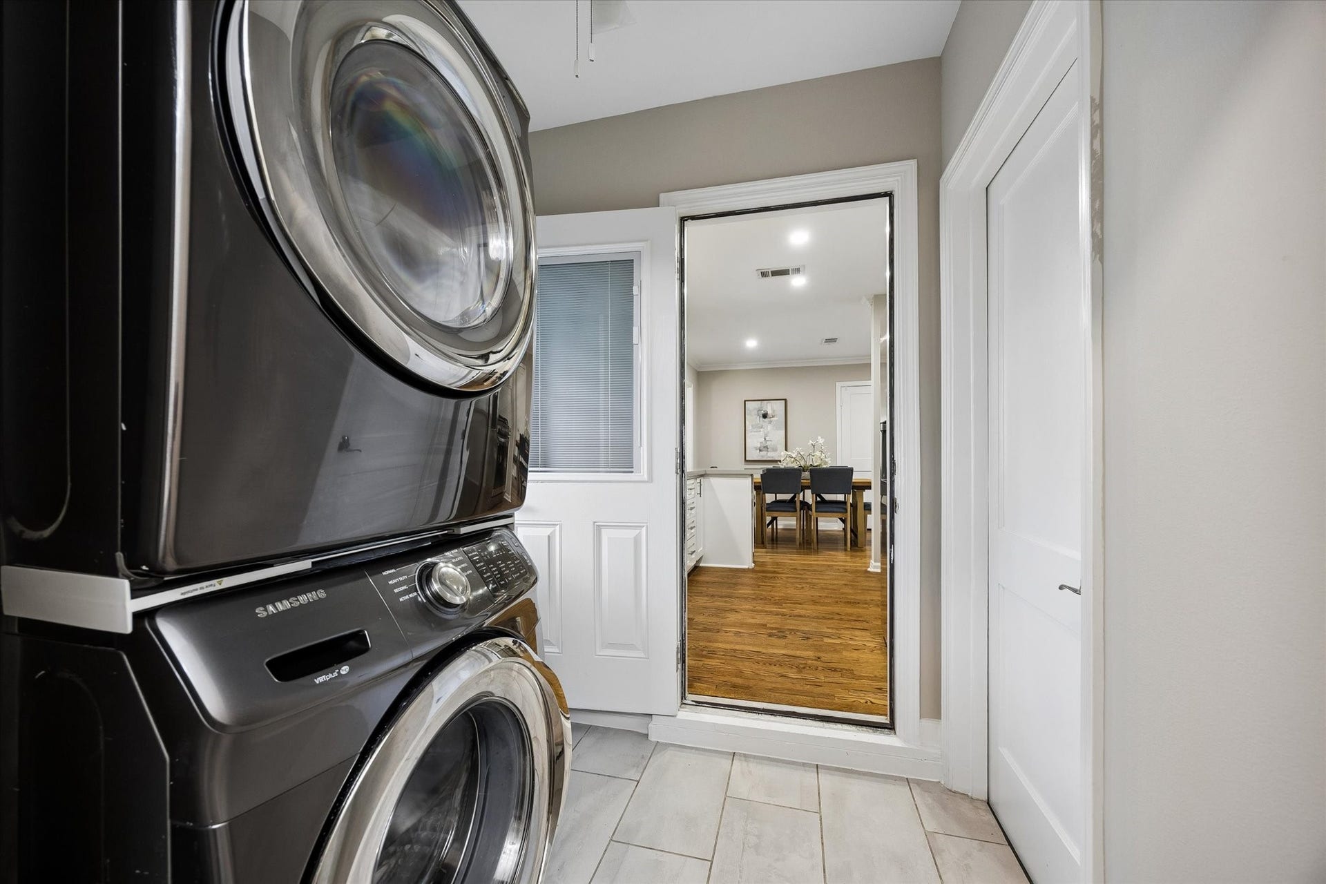 2214 Bron Holly Drive, Houston, TX 77018 A dedicated laundry room with full-size appliances.