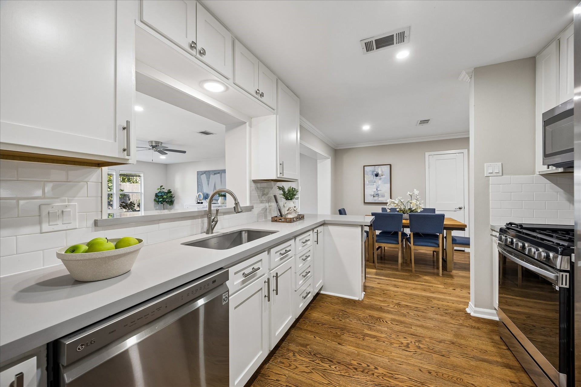 2214 Bron Holly Drive, Houston, TX 77018 Crisp white cabinetry, stainless steel appliances, and timeless finishes create a bright culinary space.