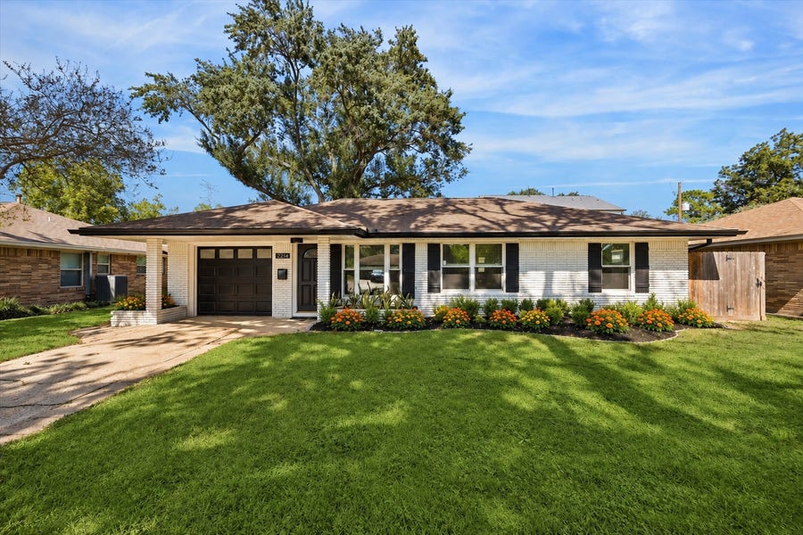 Property photo for 2214 Bron Holly Drive, Houston, TX