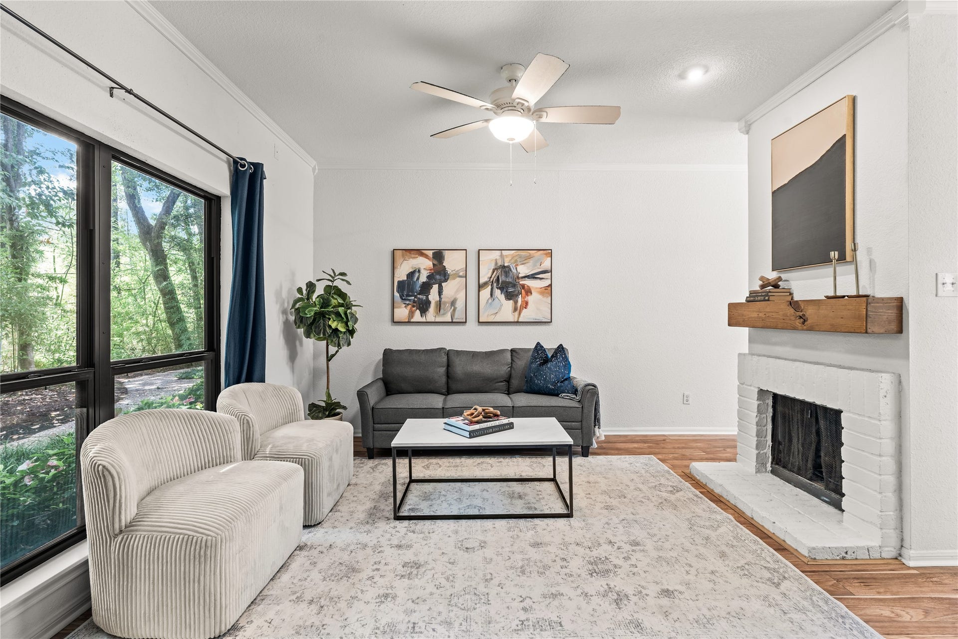 11711 Memorial Drive, #593, Houston, TX 77024 Oversized windows frame the mature trees just outside, bringing in natural light while creating a peaceful backdrop to the main living area.