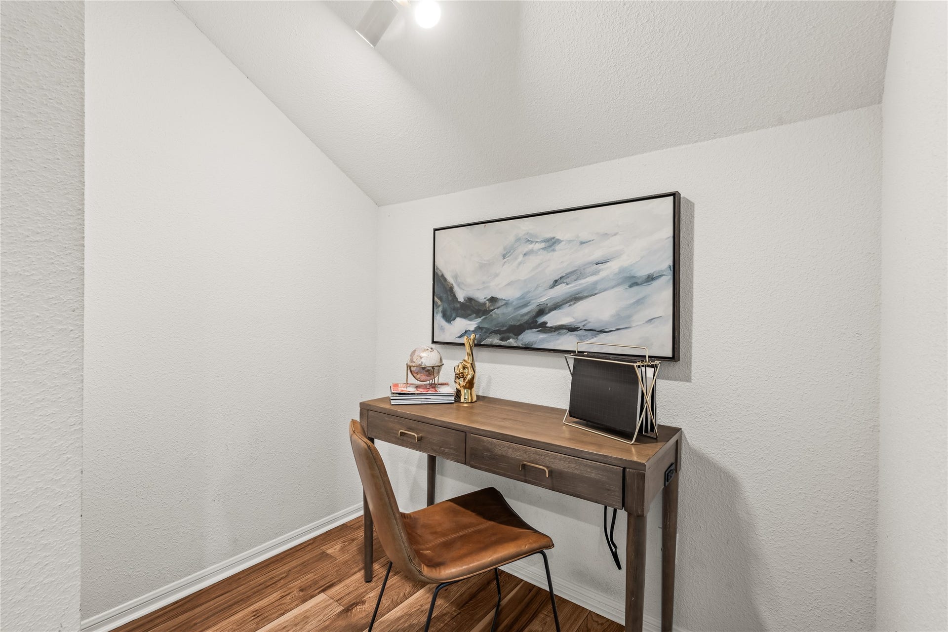 11711 Memorial Drive, #593, Houston, TX 77024 A dedicated office nook provides a quiet, tucked-away workspace without sacrificing space in the primary suite.