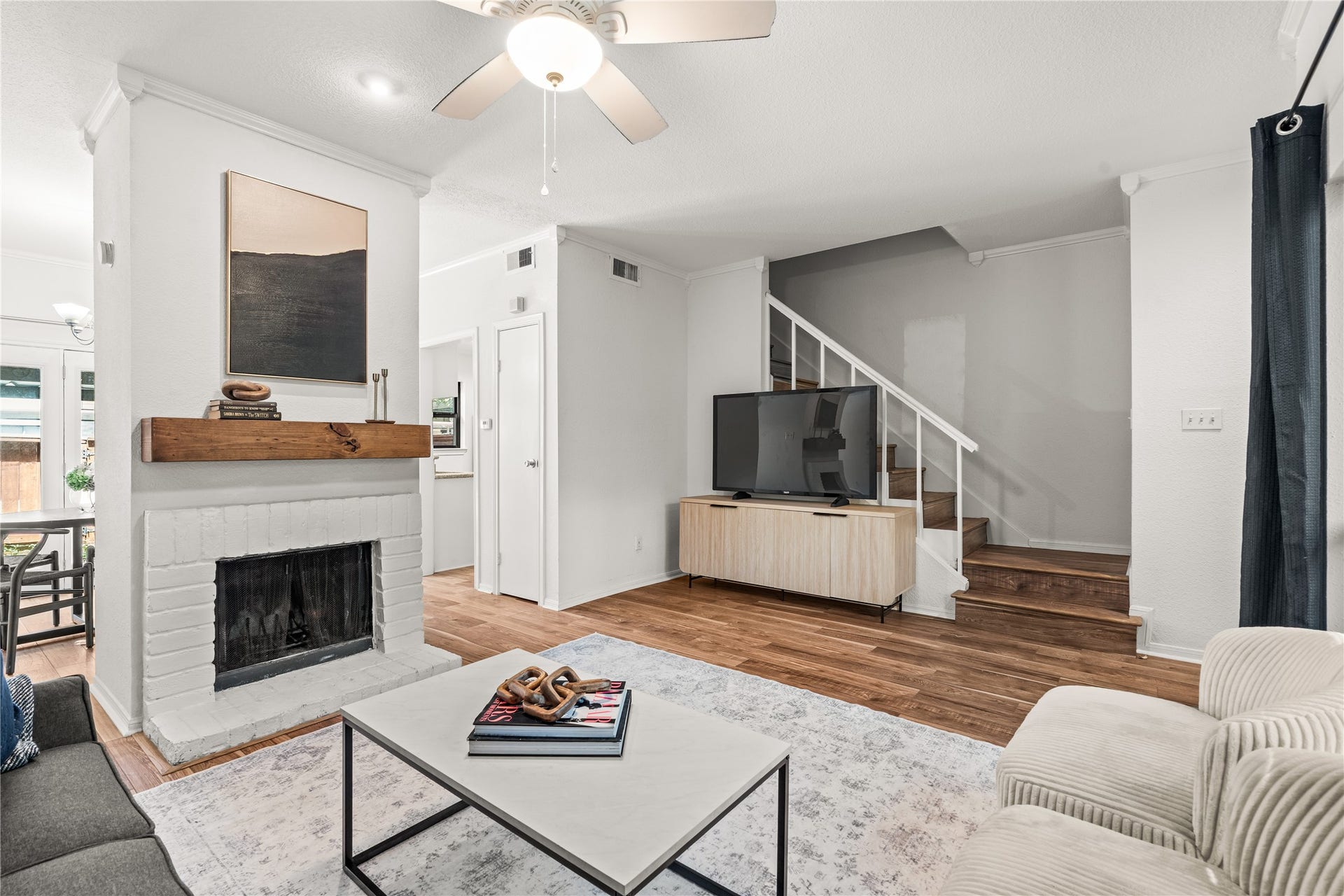 11711 Memorial Drive, #593, Houston, TX 77024 From the entry to the living spaces, LVP flooring throughout means no carpet to maintain or replace.