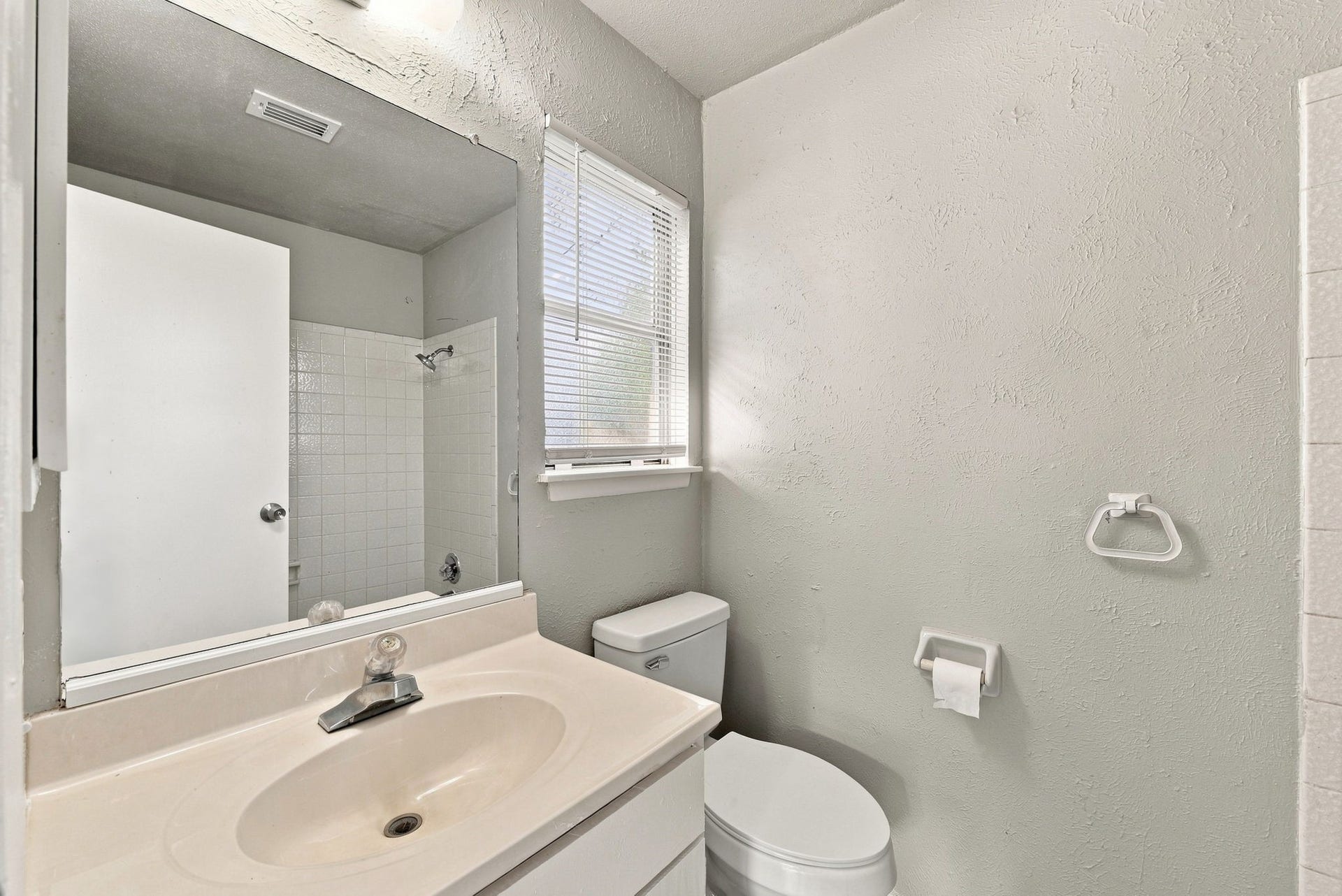 4023 Briarglen Drive, #1, Dickinson, TX 77539 4023 Briarglen Drive, #1, Dickinson, TX 77539