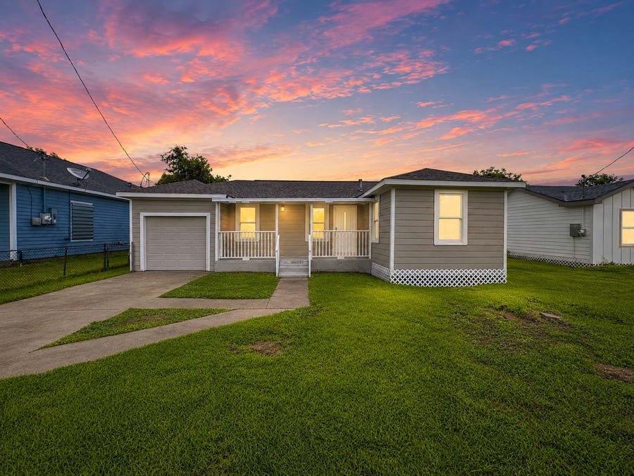 Property photo for 121 Lake Road, La Marque, TX