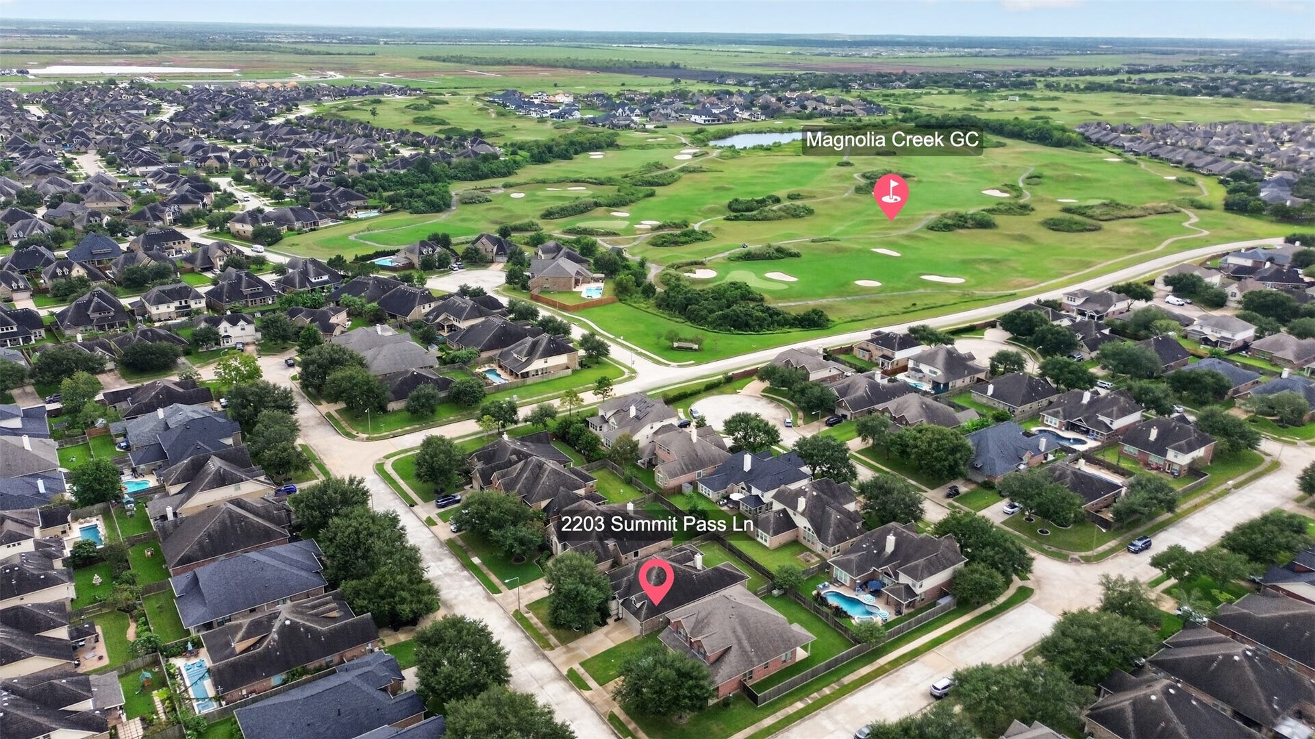 2203 Summit Pass Lane, League City, TX 77573 Aerial View showing the proximity to Magnolia Creek Golf Course.