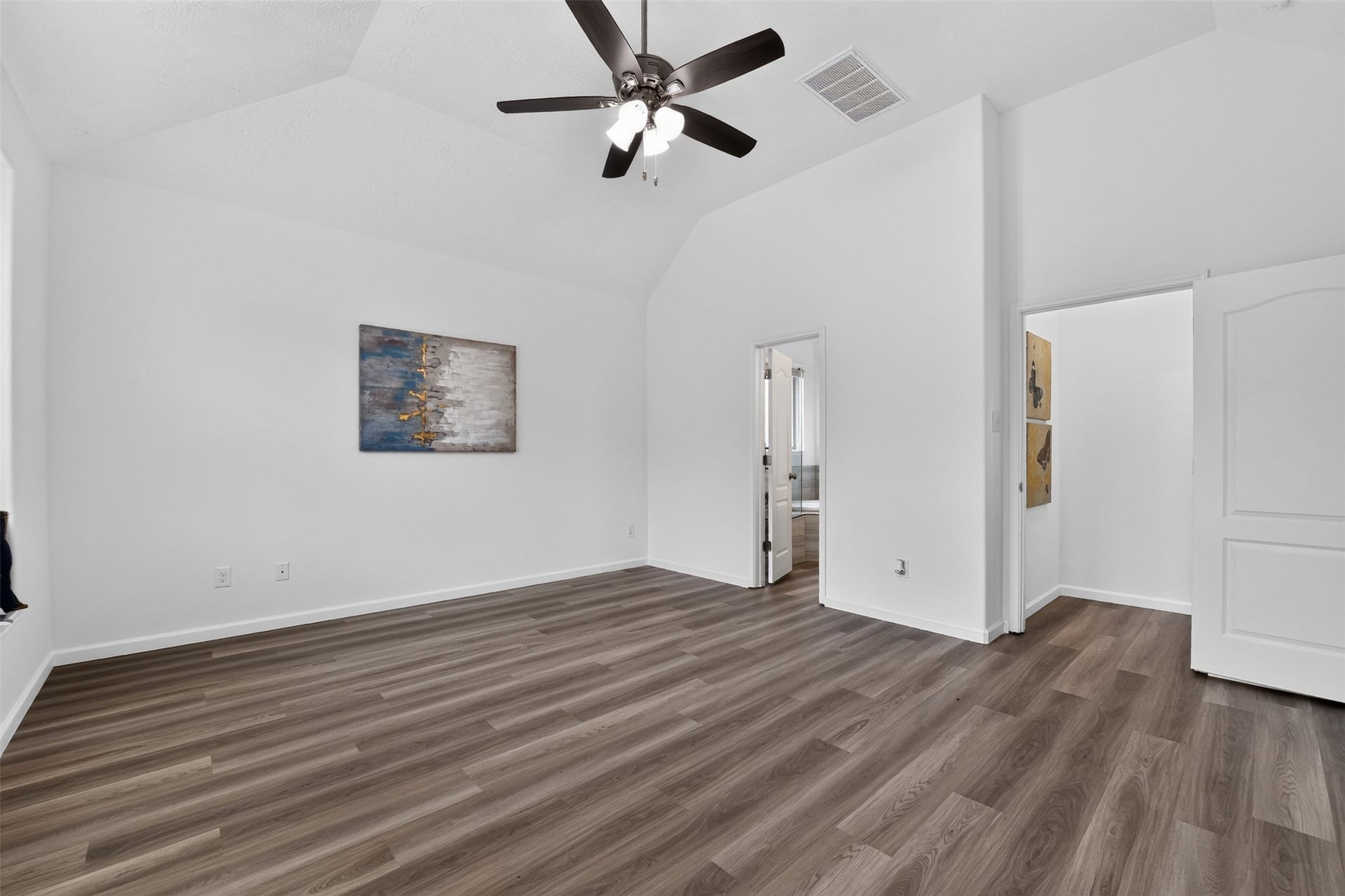 2203 Summit Pass Lane, League City, TX 77573 Another look at this spacious owner's retreat.