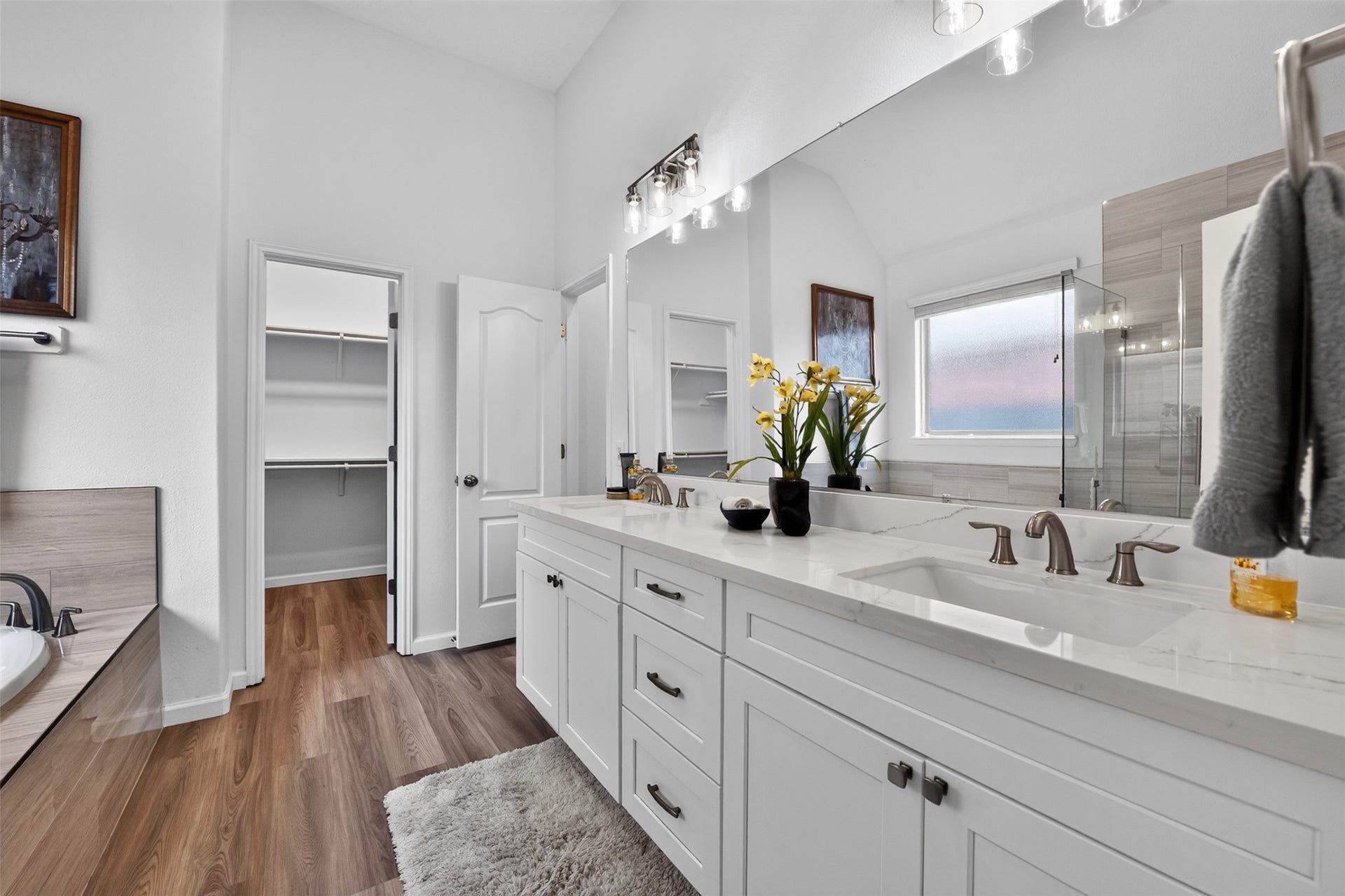 2203 Summit Pass Lane, League City, TX 77573 The primary bathroom has new Quartz countertops with dual undermount sinks. New cabinets and vanity lighting too.