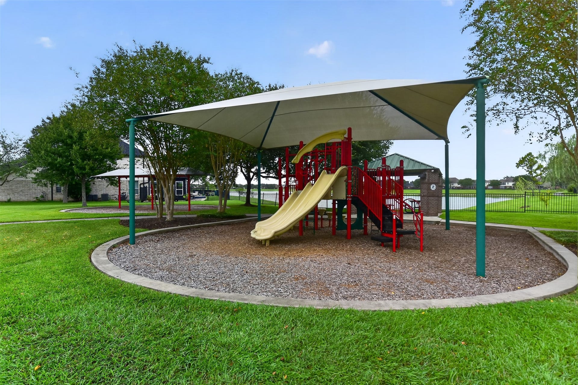 2203 Summit Pass Lane, League City, TX 77573 Willow Park for residents.