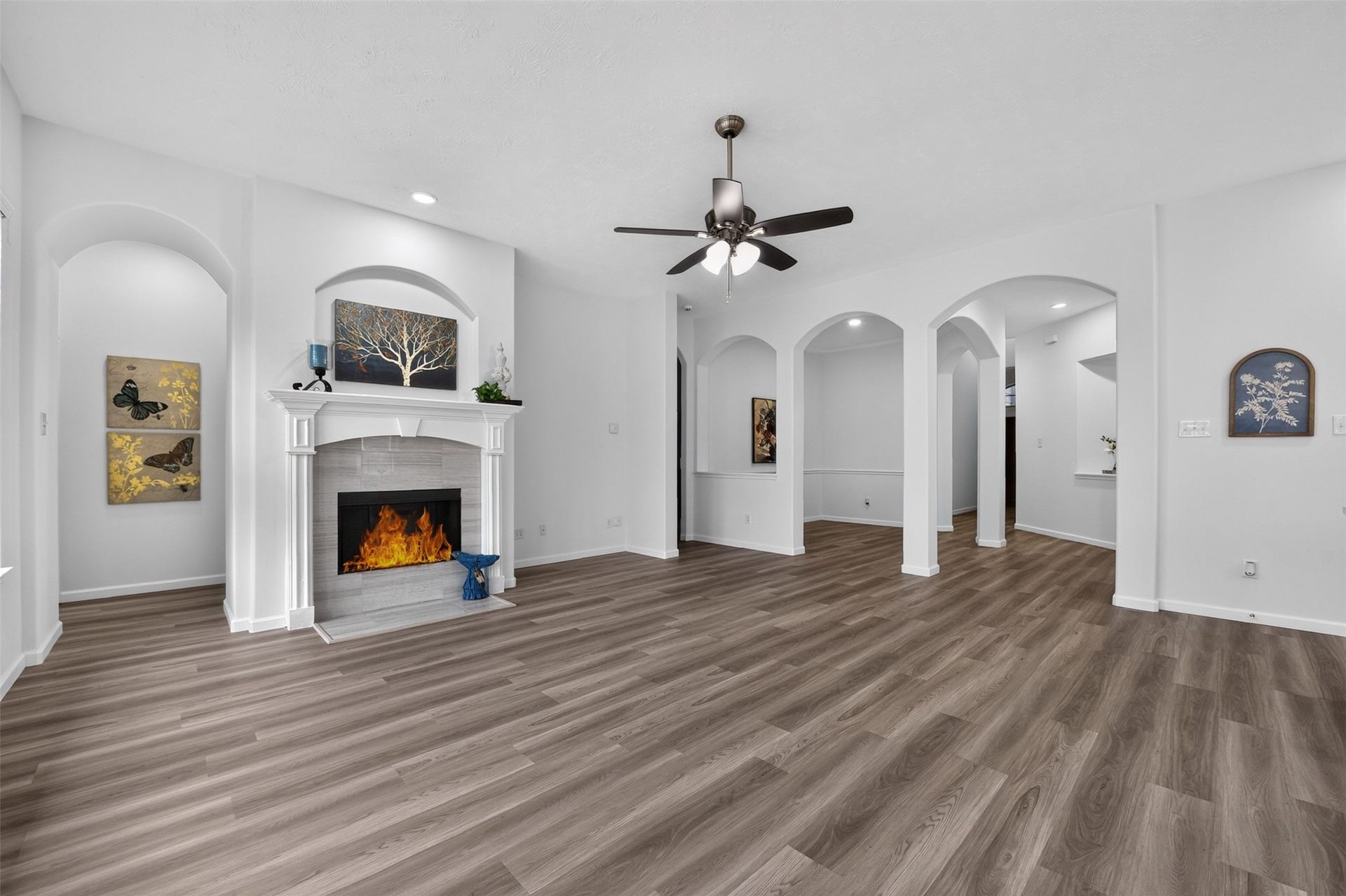 2203 Summit Pass Lane, League City, TX 77573 A strategically placed recessed light is ready to accent your fireplace mantel. New recessed lighting throughout home.