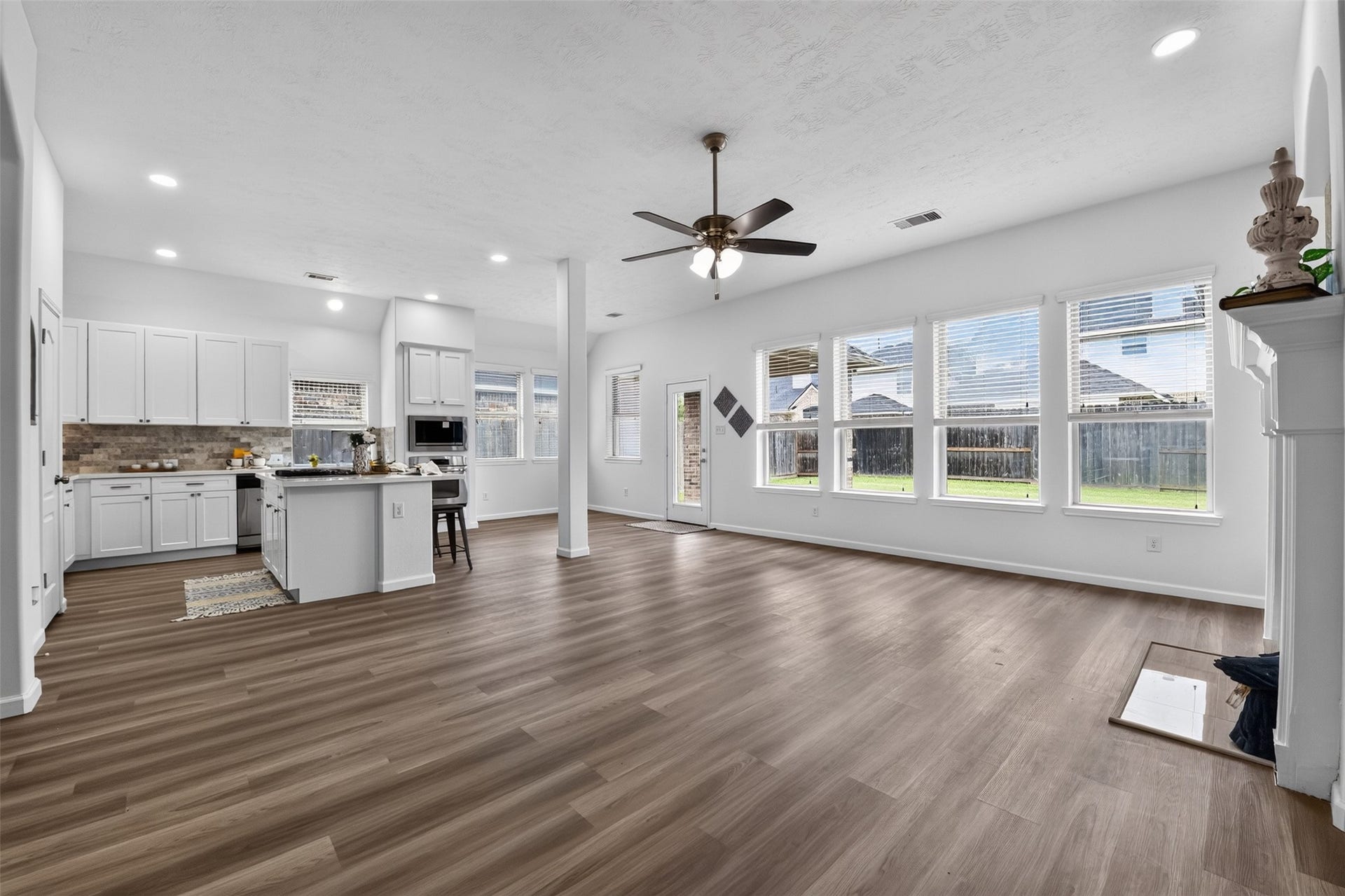 2203 Summit Pass Lane, League City, TX 77573 The living room opens nicely to the kitchen and breakfast areas.
