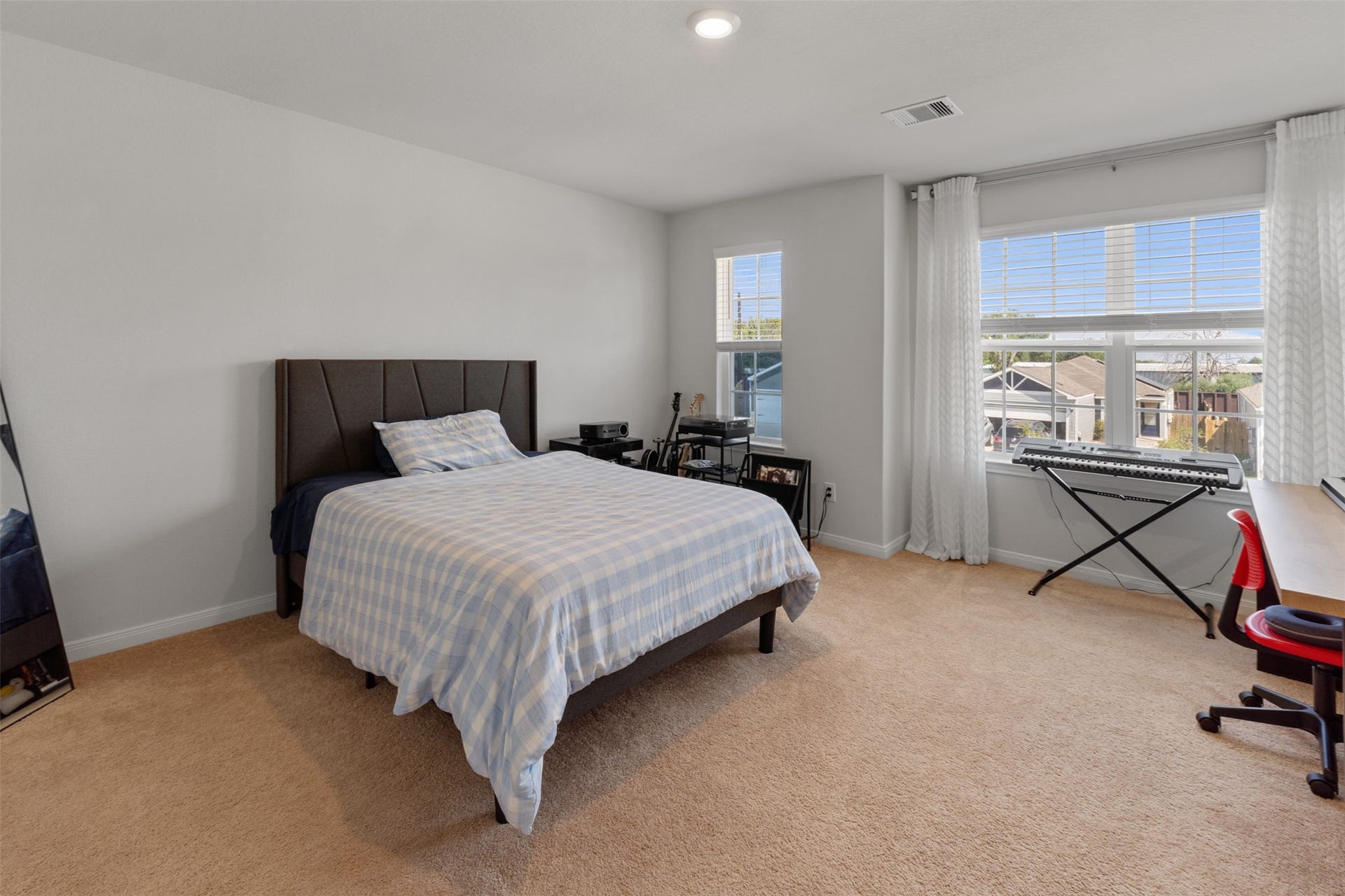 11402 Bright Sun Drive, Houston, TX 77048 Secondary bedroom #2