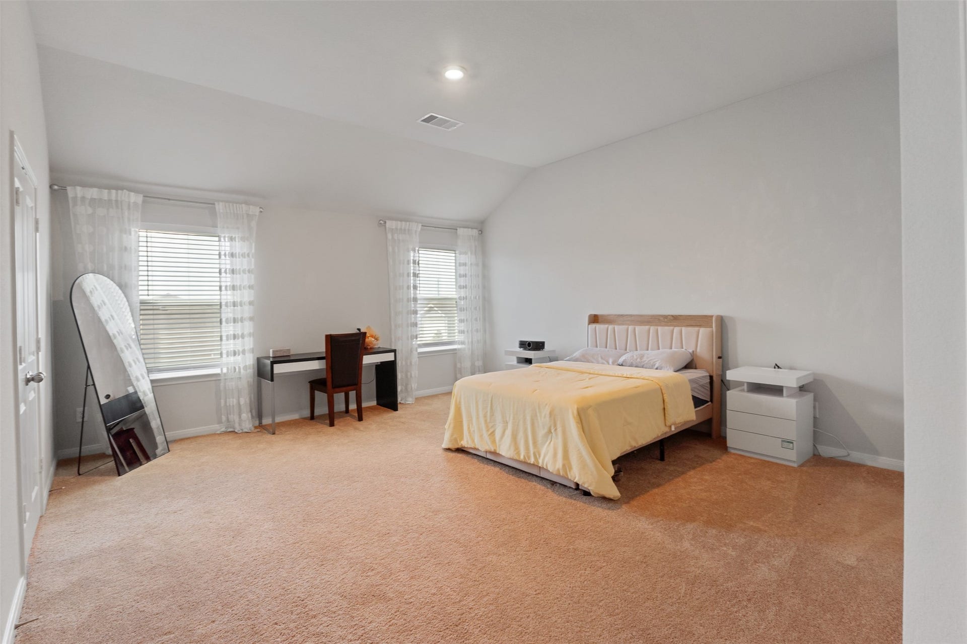 11402 Bright Sun Drive, Houston, TX 77048 Huge primary bedroom!