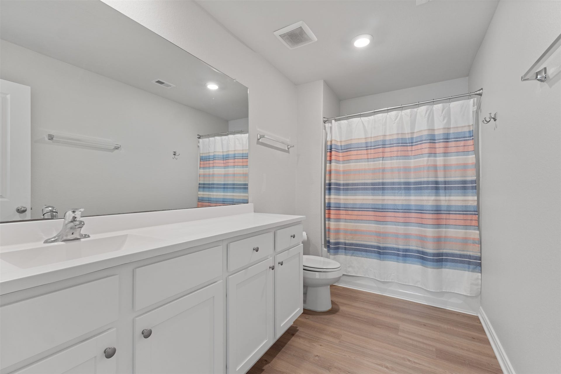 11402 Bright Sun Drive, Houston, TX 77048 Full bathroom upstairs with a shower/tub combo.