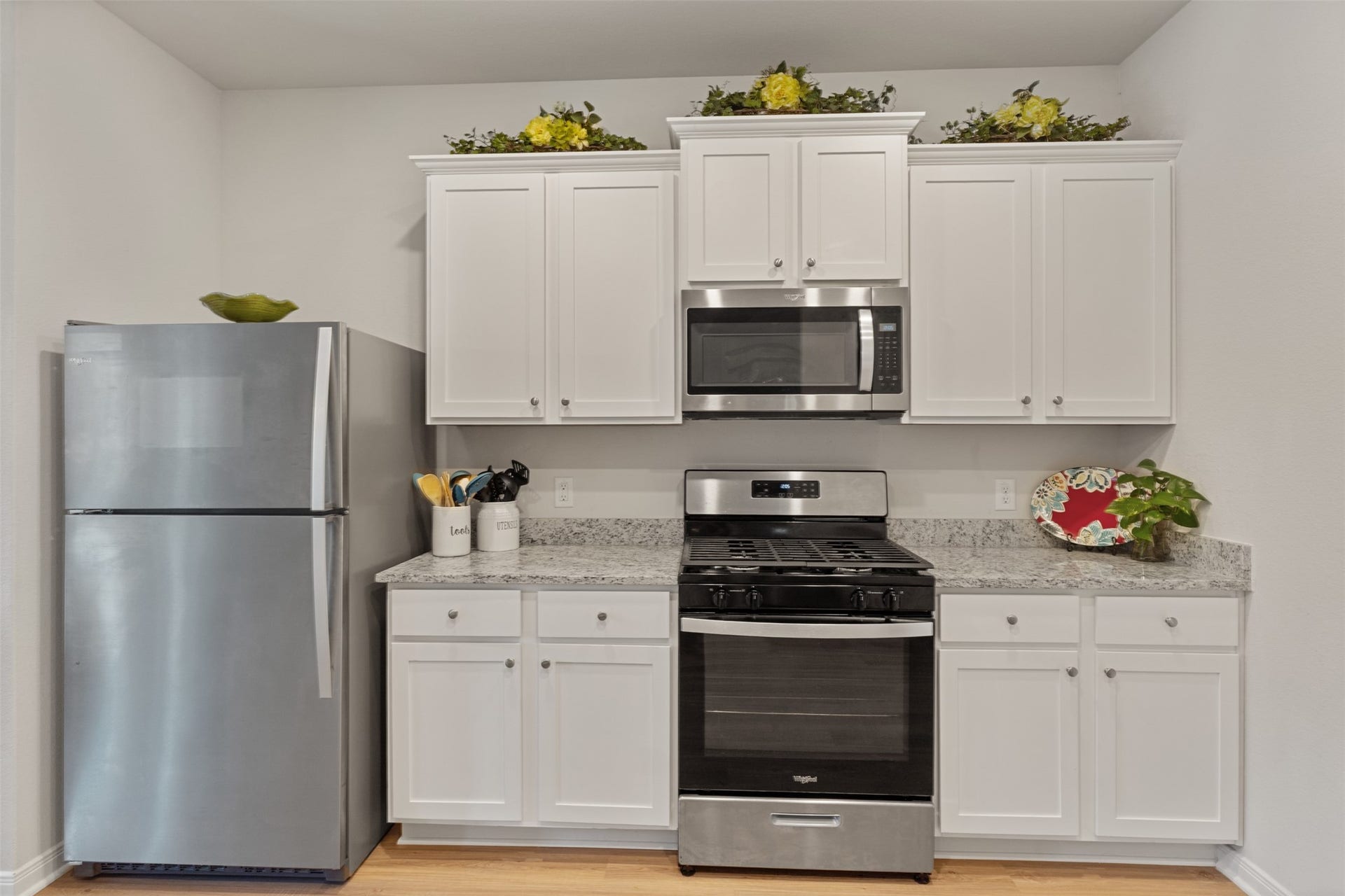 11402 Bright Sun Drive, Houston, TX 77048 Not pictured - walk in pantry.