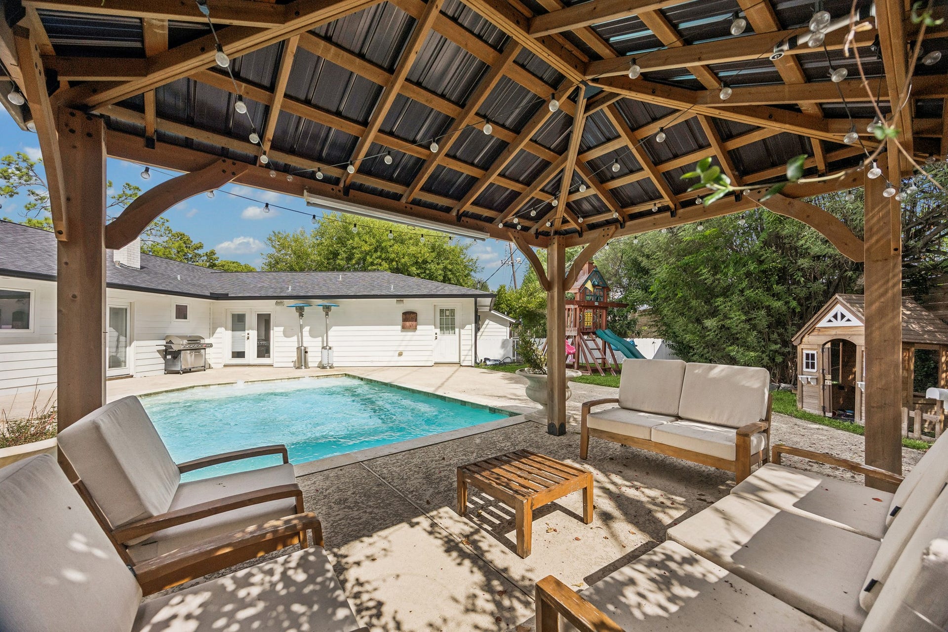2503 Stoney Brook Drive, Houston, TX 77063 The covered pergola offers a shaded lounge and fire table seating area just steps from the pool. It's an ideal setting for entertaining or unwinding under
the stars.
