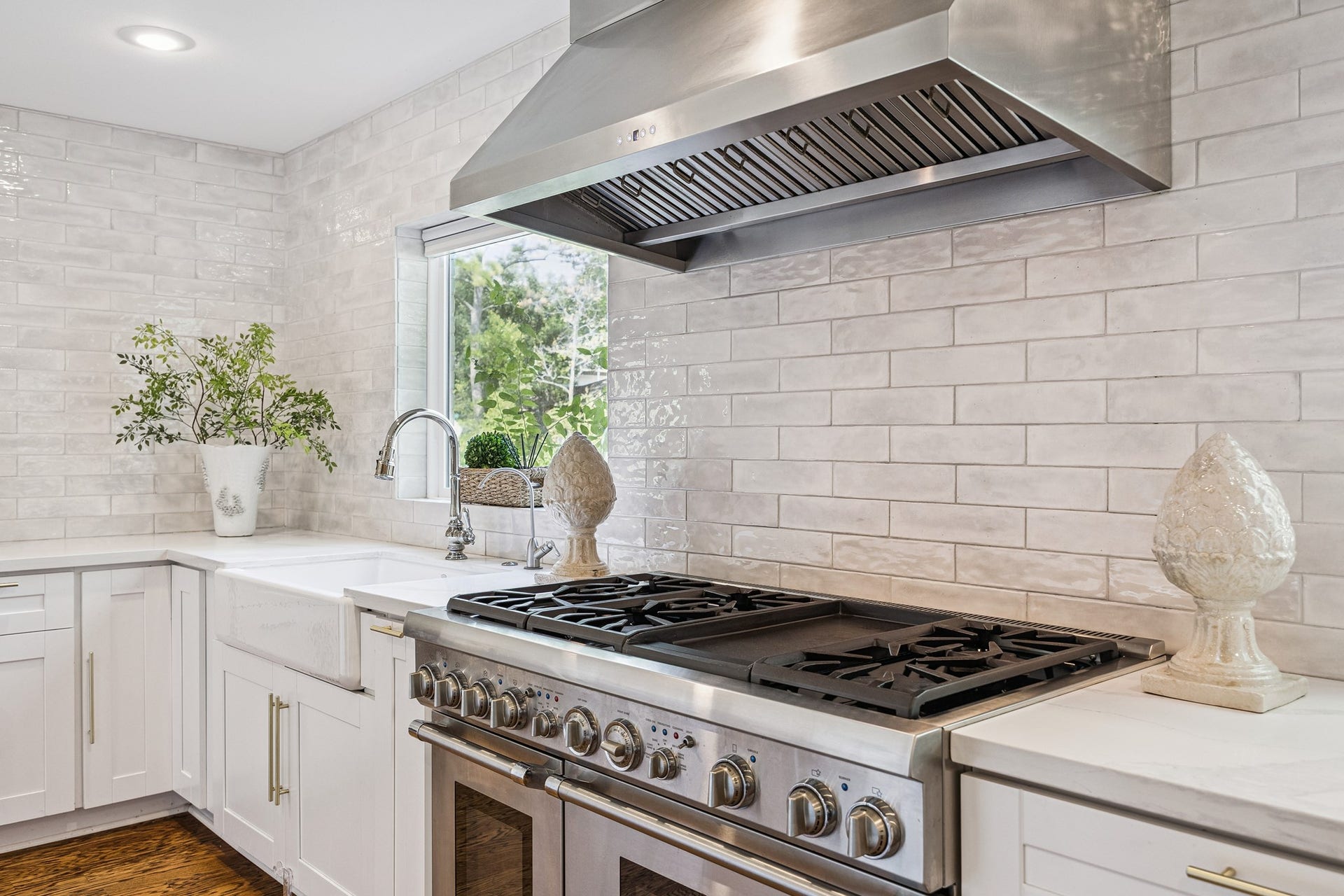 2503 Stoney Brook Drive, Houston, TX 77063 A professional-style Thermador gas range with double ovens anchors this beautifully appointed kitchen. The stainless steel vent hood and elegant tile backsplash add both function and sophistication.