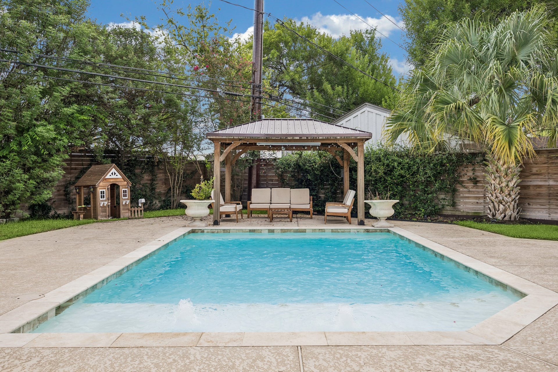 2503 Stoney Brook Drive, Houston, TX 77063 The sparkling pool creates a refreshing focal point for the backyard, while the covered pergola offers a
shaded retreat for relaxing, dining, and
entertaining. The grass area provides additional
space for children and pets to play, making the
backyard as functional for everyday family life as it is for hosting friends. Together, the pool, shaded
outdoor living area, and open lawn create a private resort-style setting designed to be enjoyed year-round.