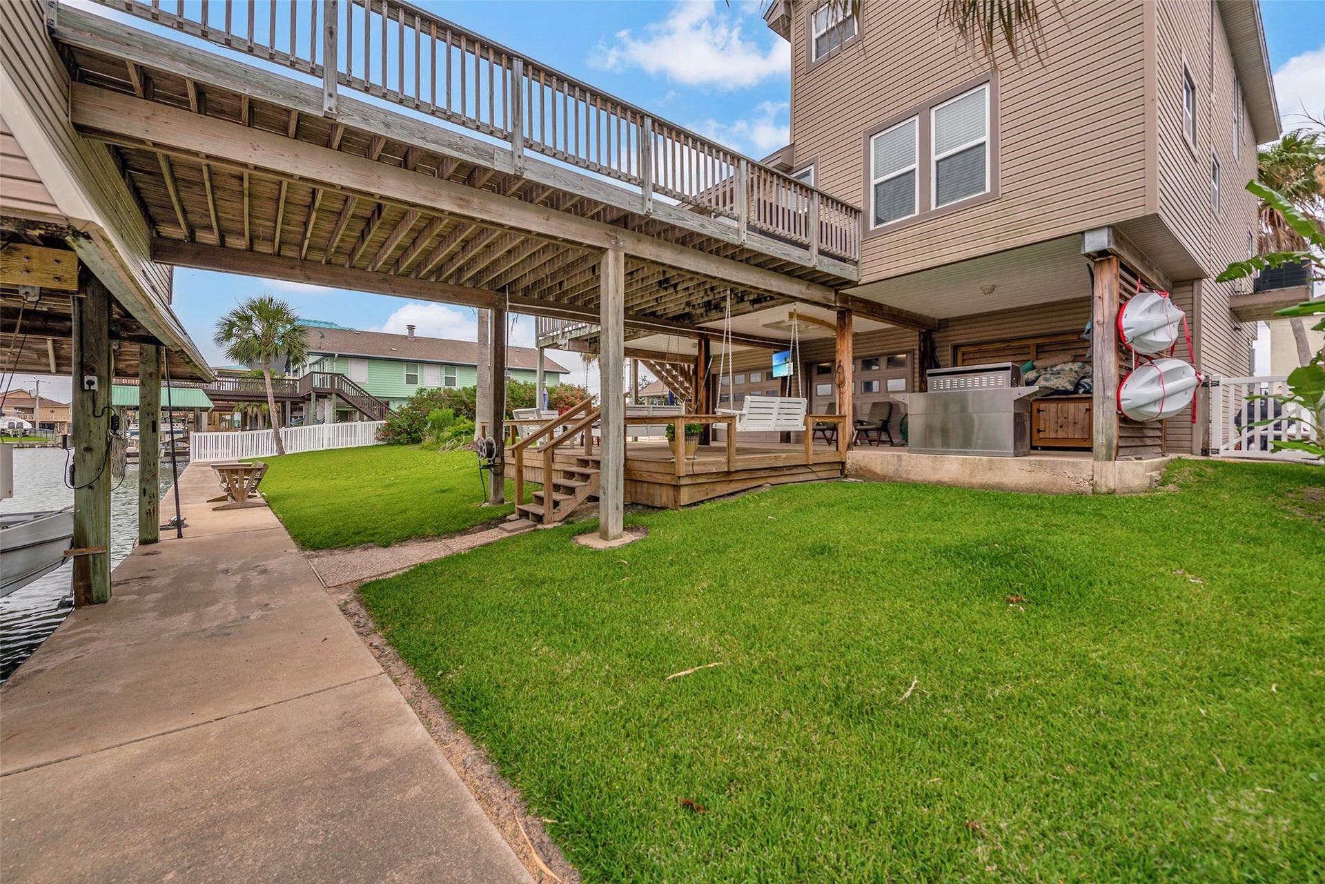 1302 Tiki Drive, Tiki Island, TX 77554