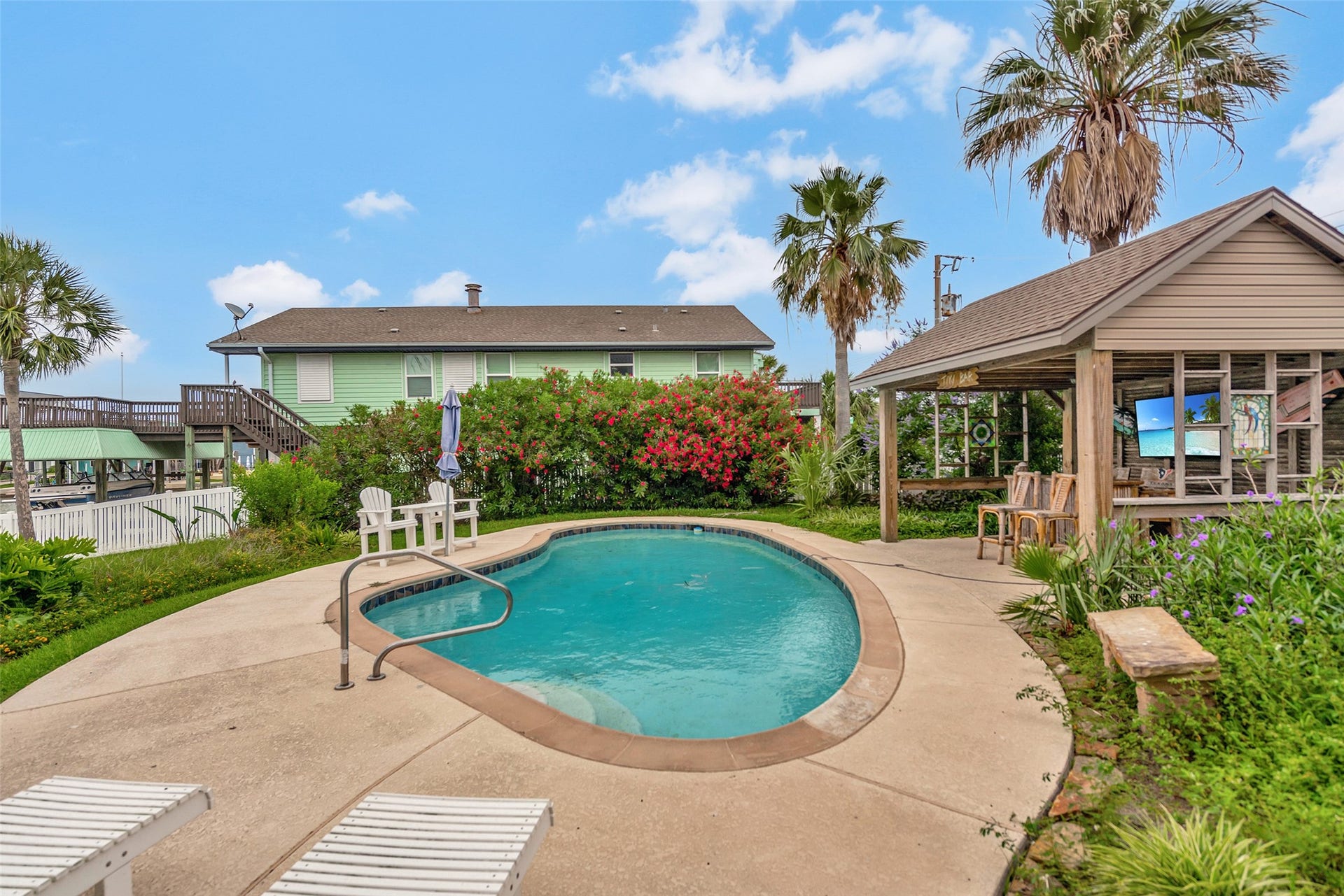 1302 Tiki Drive, Tiki Island, TX 77554