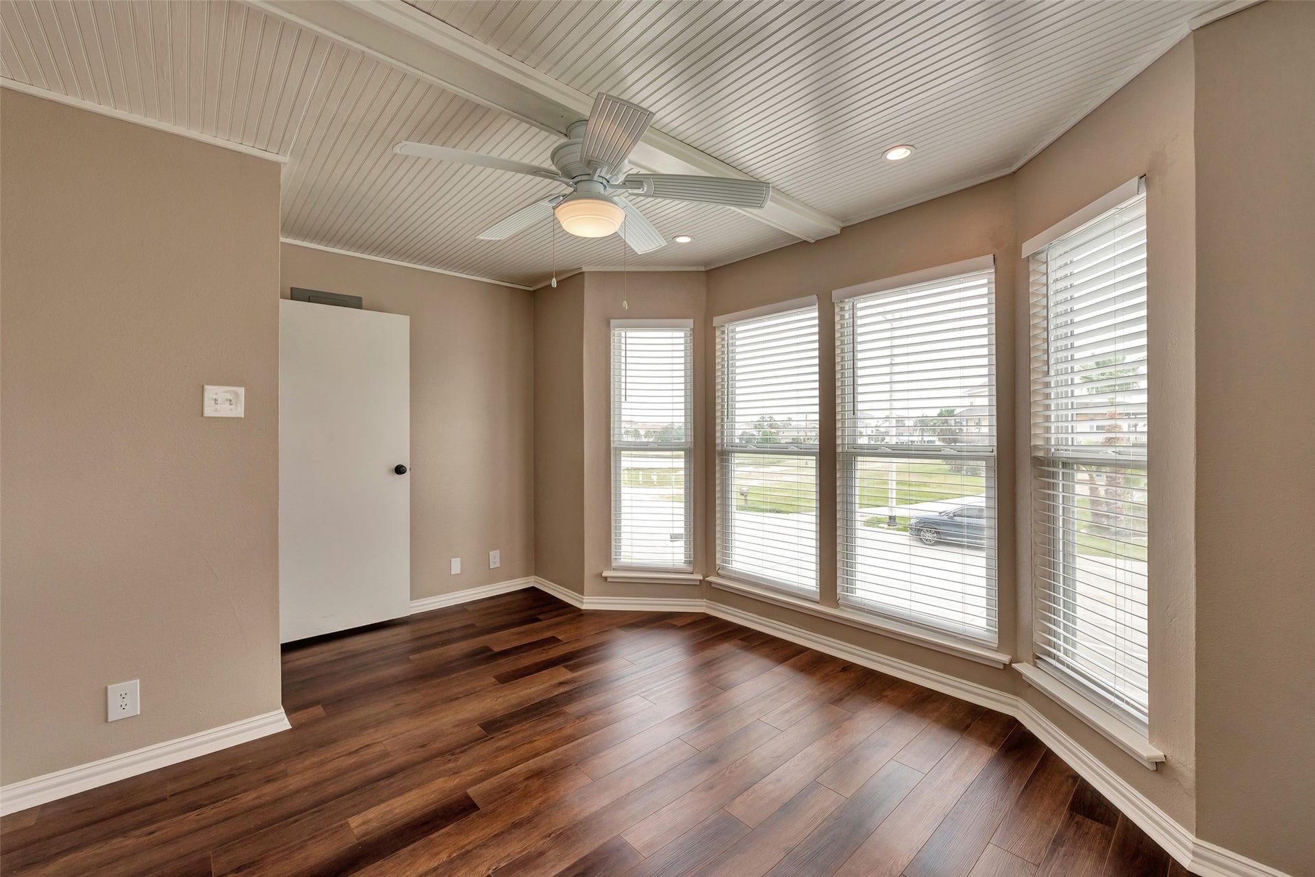 1302 Tiki Drive, Tiki Island, TX 77554