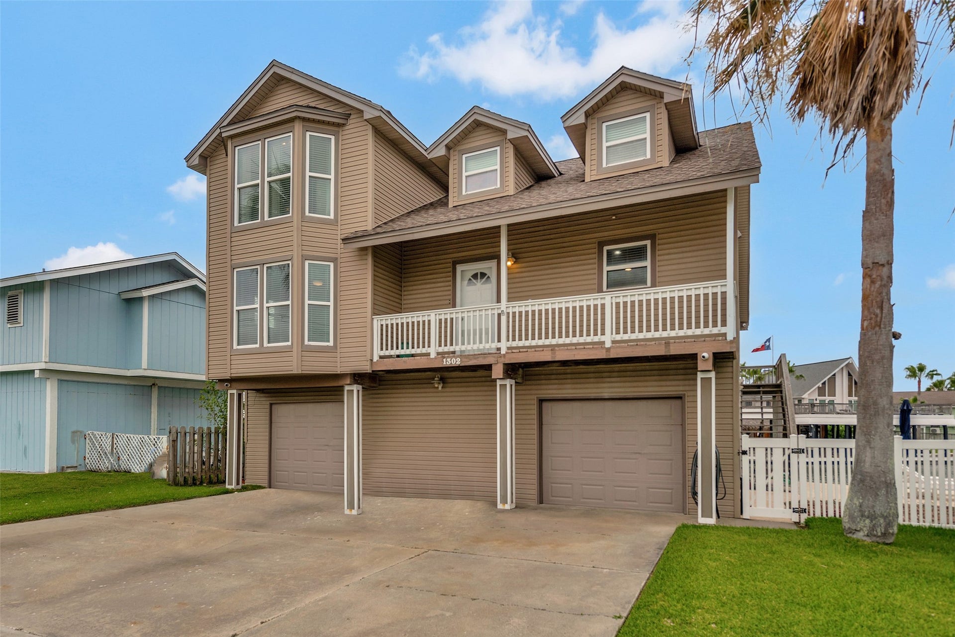 1302 Tiki Drive, Tiki Island, TX 77554