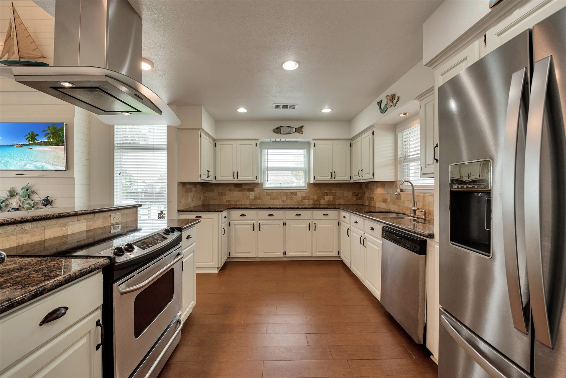 1302 Tiki Drive, Tiki Island, TX 77554
