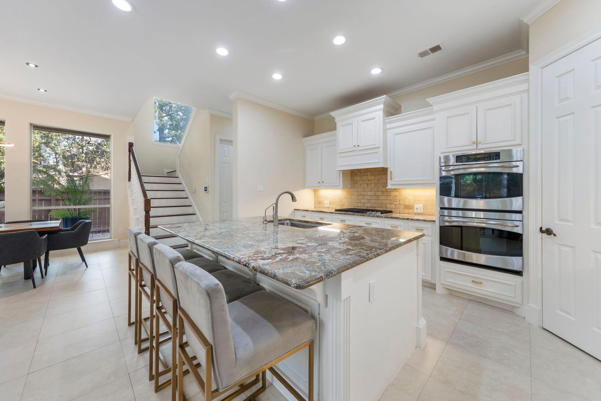90 W Horizon Ridge Place, Spring, TX 77381 Kitchen offers light and bright cabinets contrasted with beautiful granite countertops, double oven and stainless steel appliances. BRAND NEW dishwasher is a bonus!