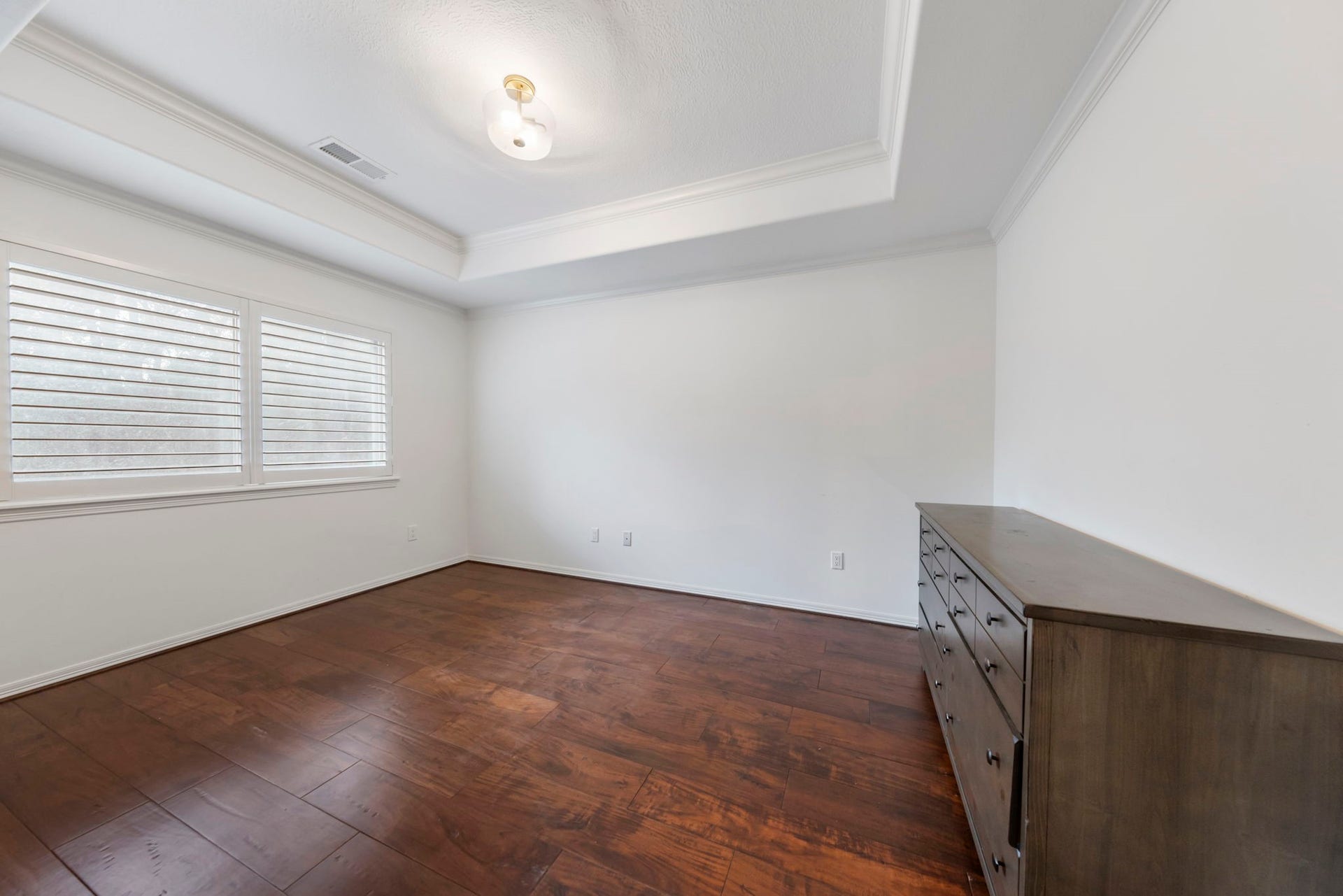 90 W Horizon Ridge Place, Spring, TX 77381 At the top of the back staircase, this bedroom features a tray ceiling, beautiful wood floors, abundant natural light, and a spacious walk-in closet.