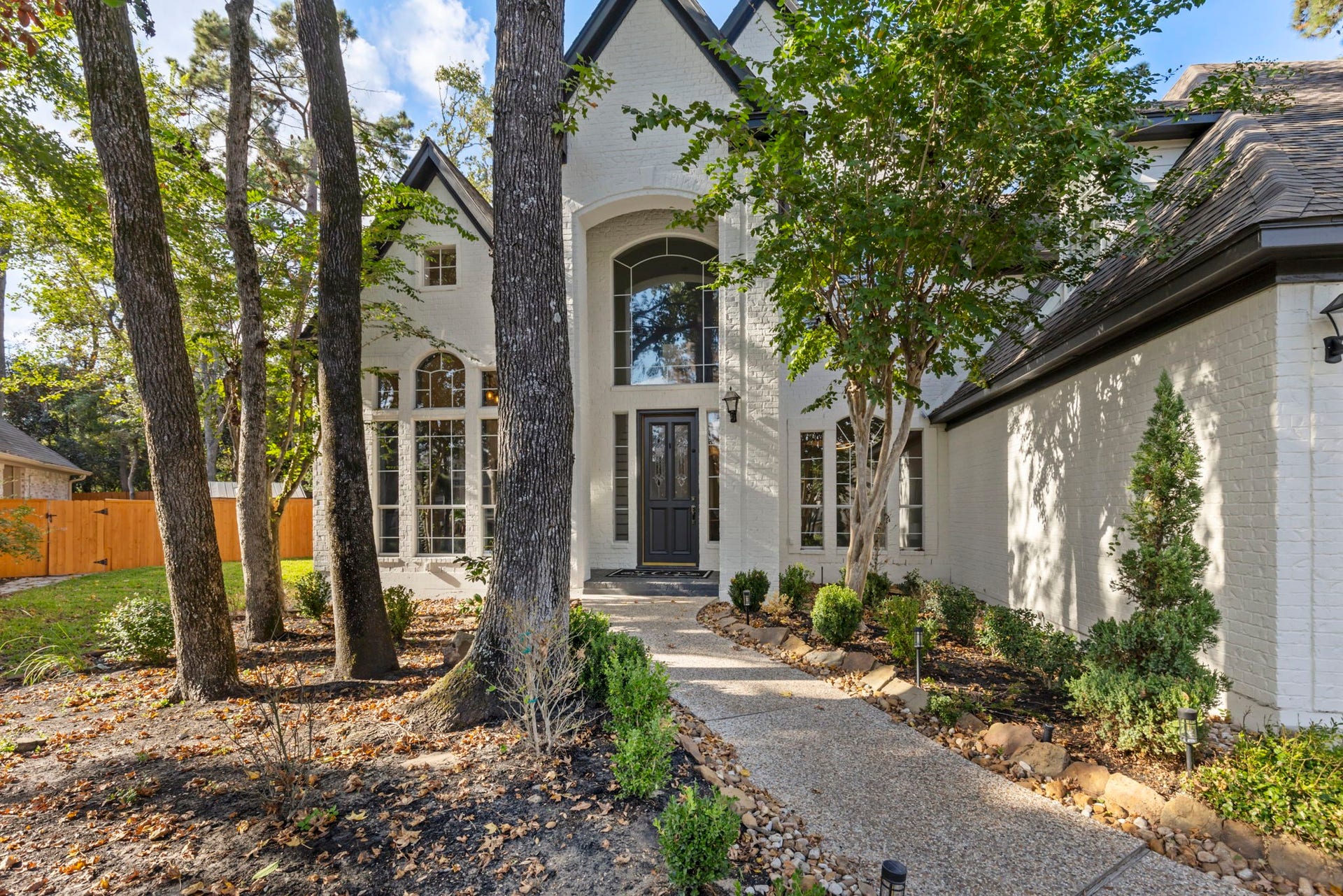 90 W Horizon Ridge Place, Spring, TX 77381 Recently painted brick exterior offers an elegantly modern appeal.