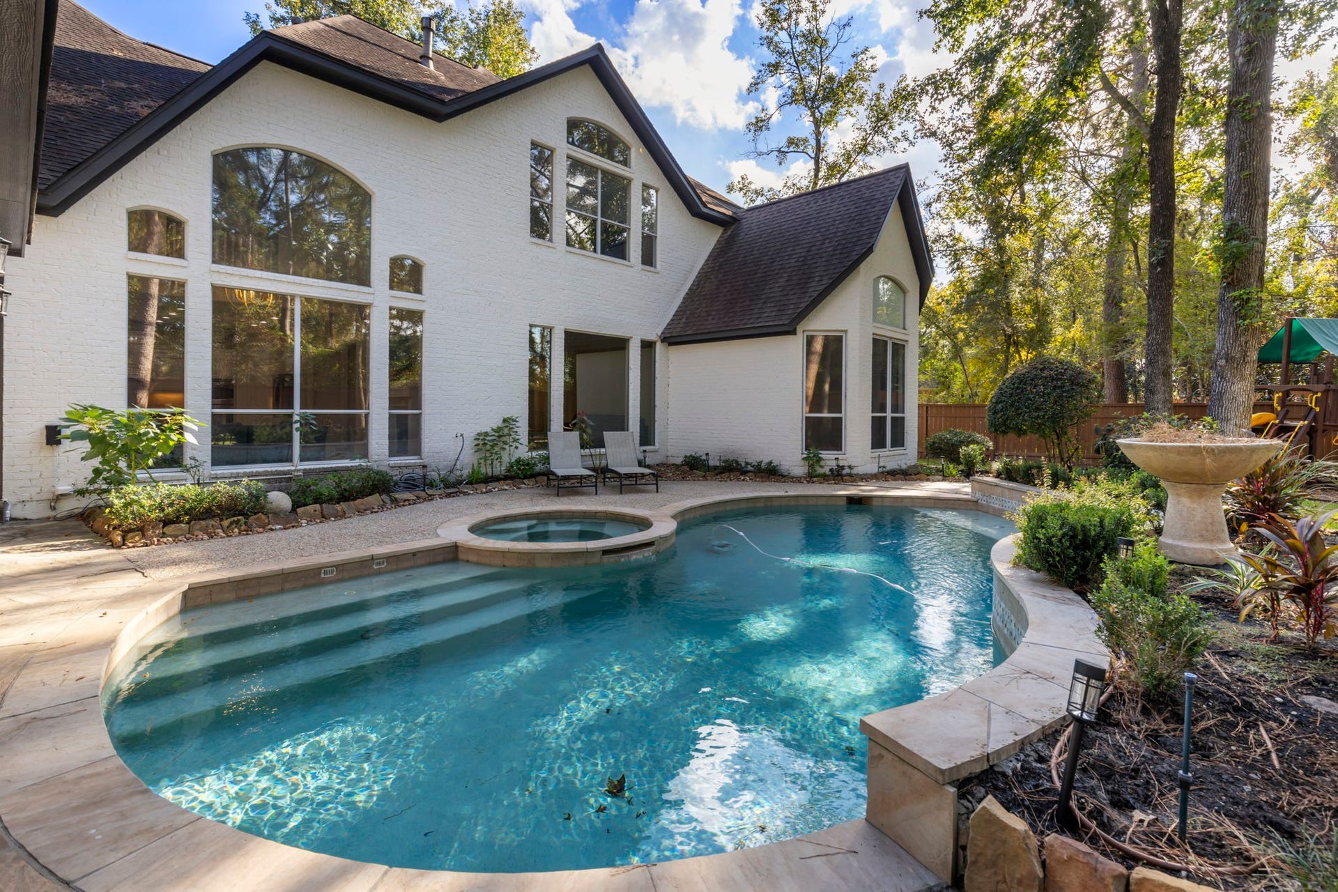 90 W Horizon Ridge Place, Spring, TX 77381 Enjoy a sparkling pool and spa, perfect for relaxation and gatherings, along with a spacious backyard ideal for outdoor activities!