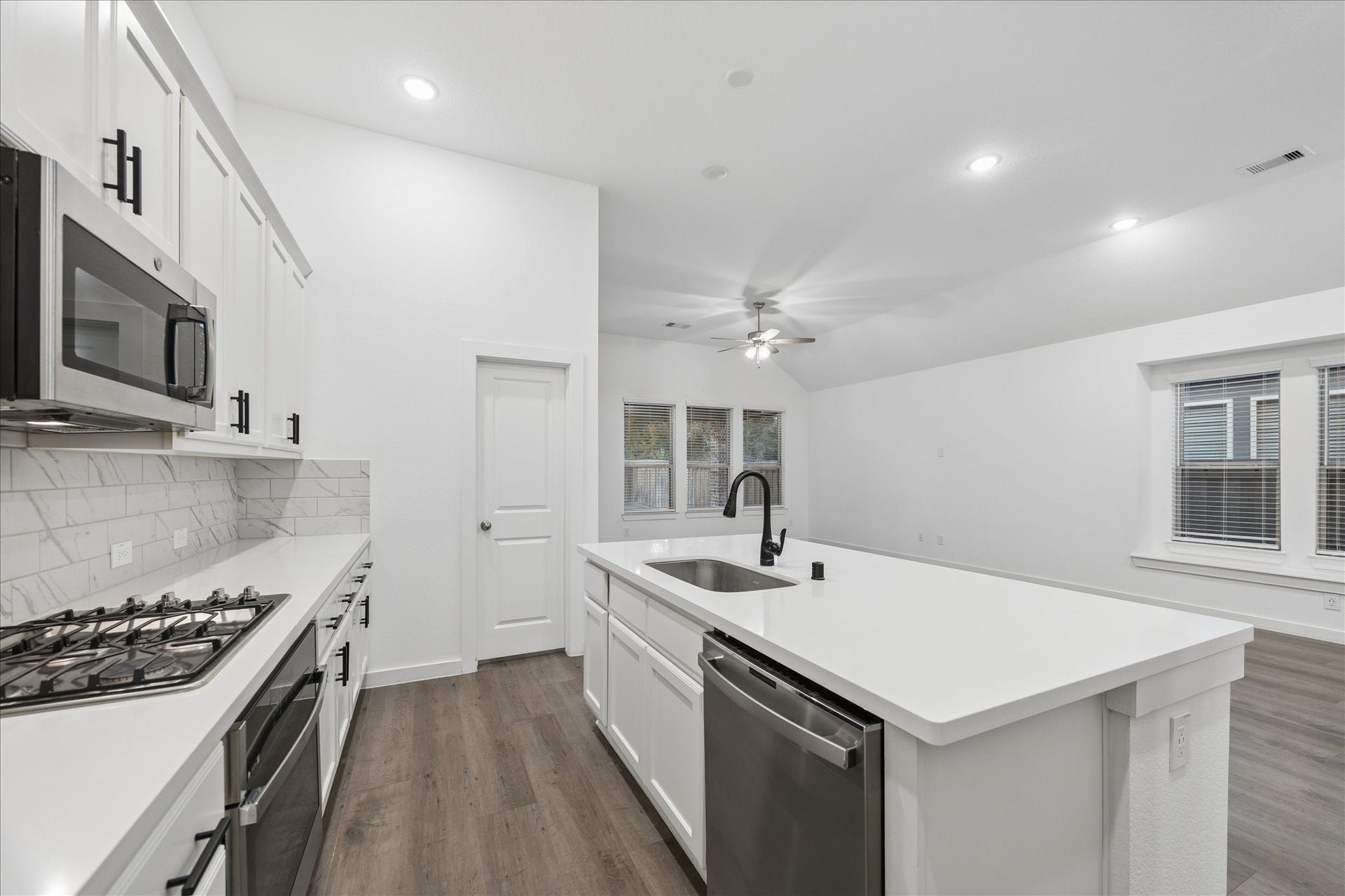 7914 Pershing Avenue, Magnolia, TX 77354 7914 Pershing Avenue, Magnolia, TX 77354