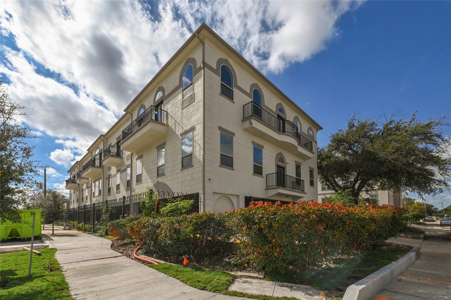 Property photo for 5801 Winsome Lane, #305, Houston, TX