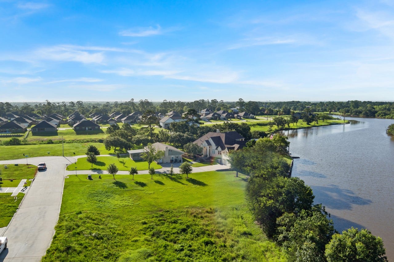 4440 E Bayou Maison Circle, Dickinson, TX 77539 4440 E Bayou Maison Circle, Dickinson, TX 77539