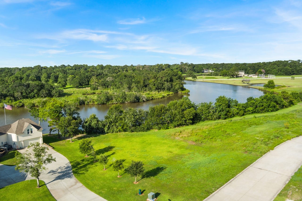 4440 E Bayou Maison Circle, Dickinson, TX 77539 4440 E Bayou Maison Circle, Dickinson, TX 77539