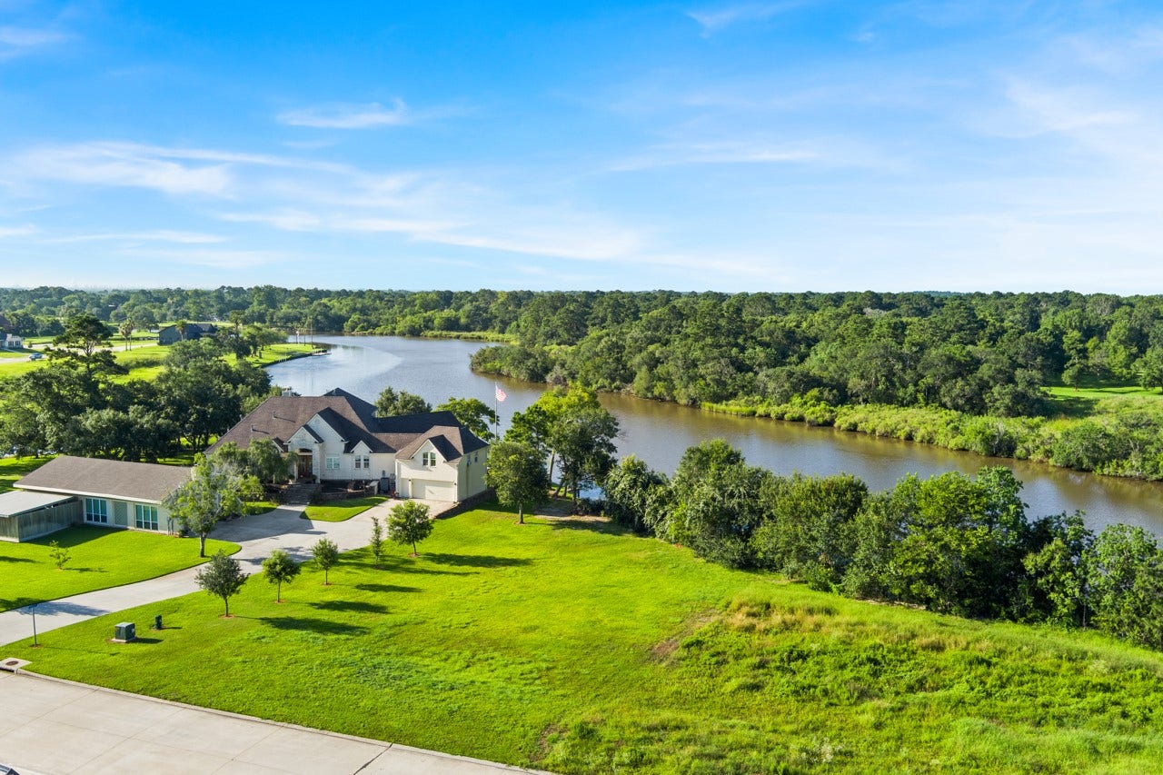 4440 E Bayou Maison Circle, Dickinson, TX 77539 4440 E Bayou Maison Circle, Dickinson, TX 77539