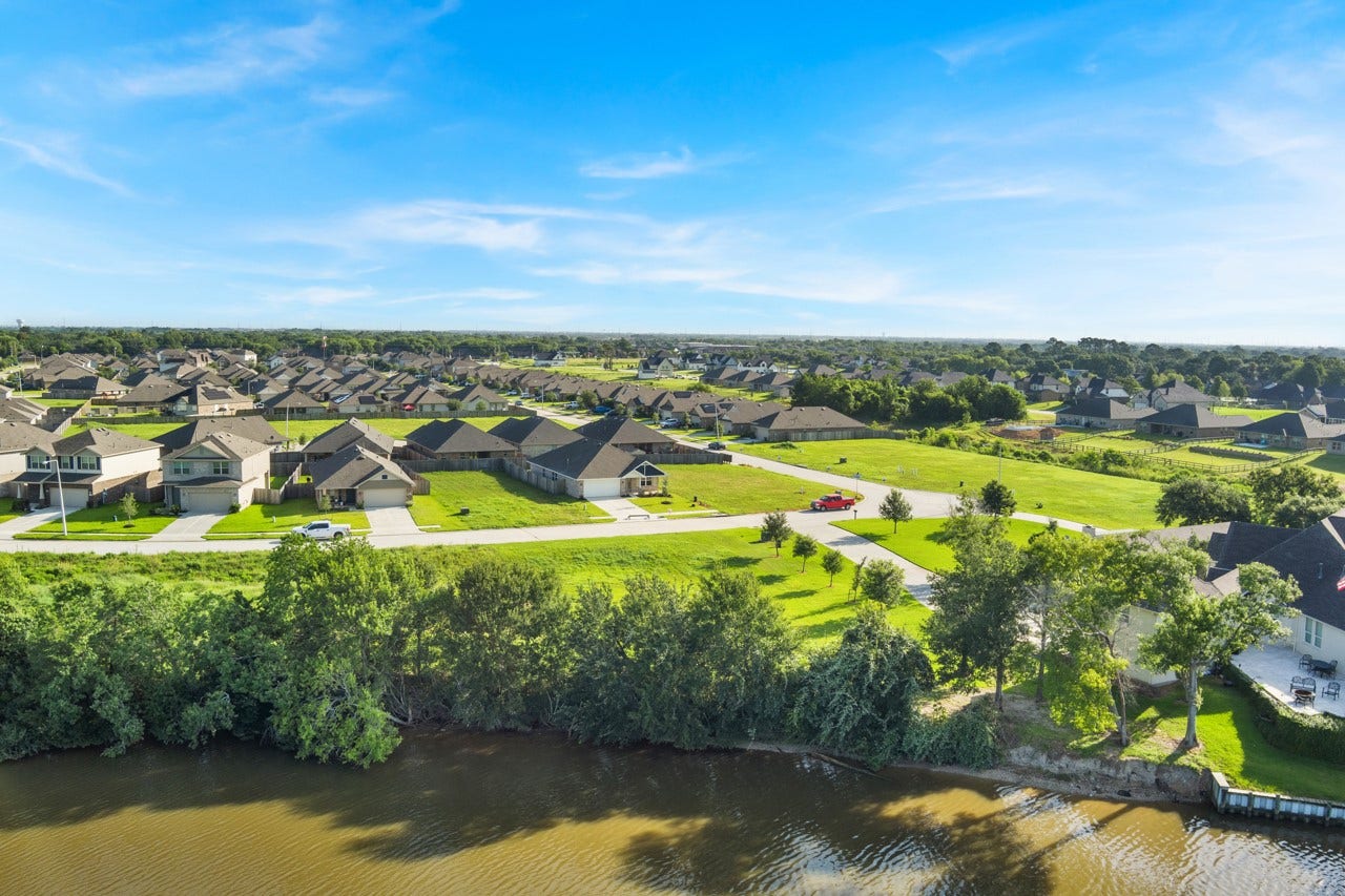 4440 E Bayou Maison Circle, Dickinson, TX 77539 4440 E Bayou Maison Circle, Dickinson, TX 77539