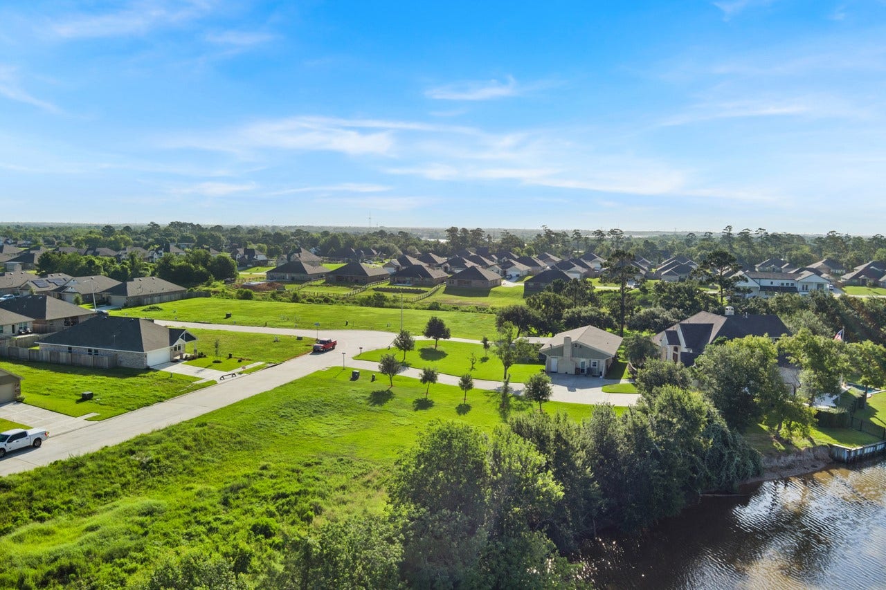 4440 E Bayou Maison Circle, Dickinson, TX 77539 4440 E Bayou Maison Circle, Dickinson, TX 77539